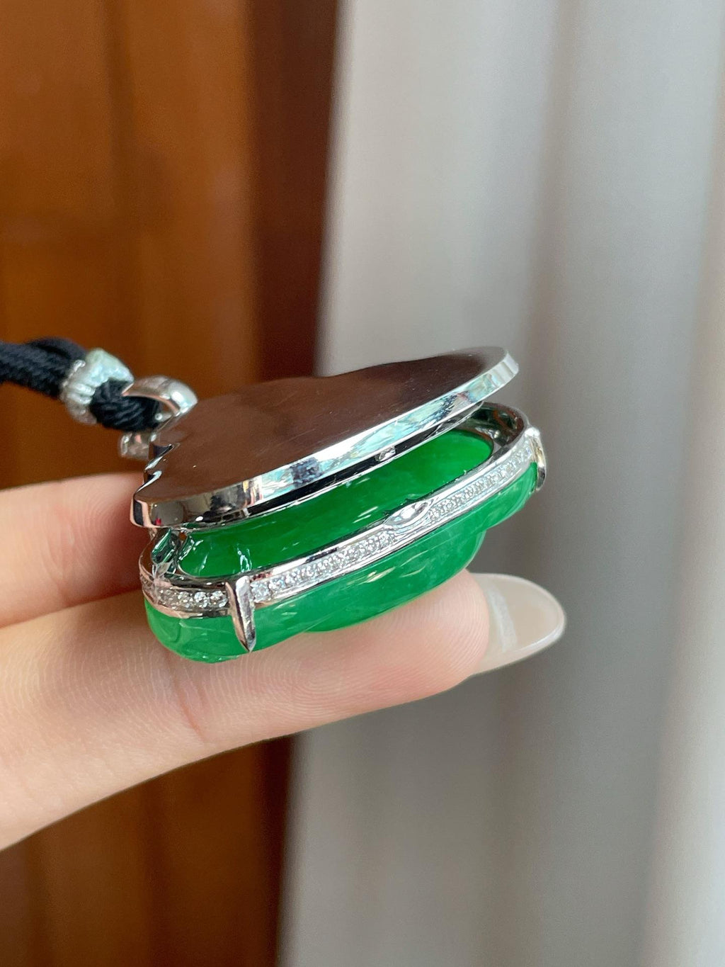 18k金镶糯冰满绿翡翠佛公（yc241848）