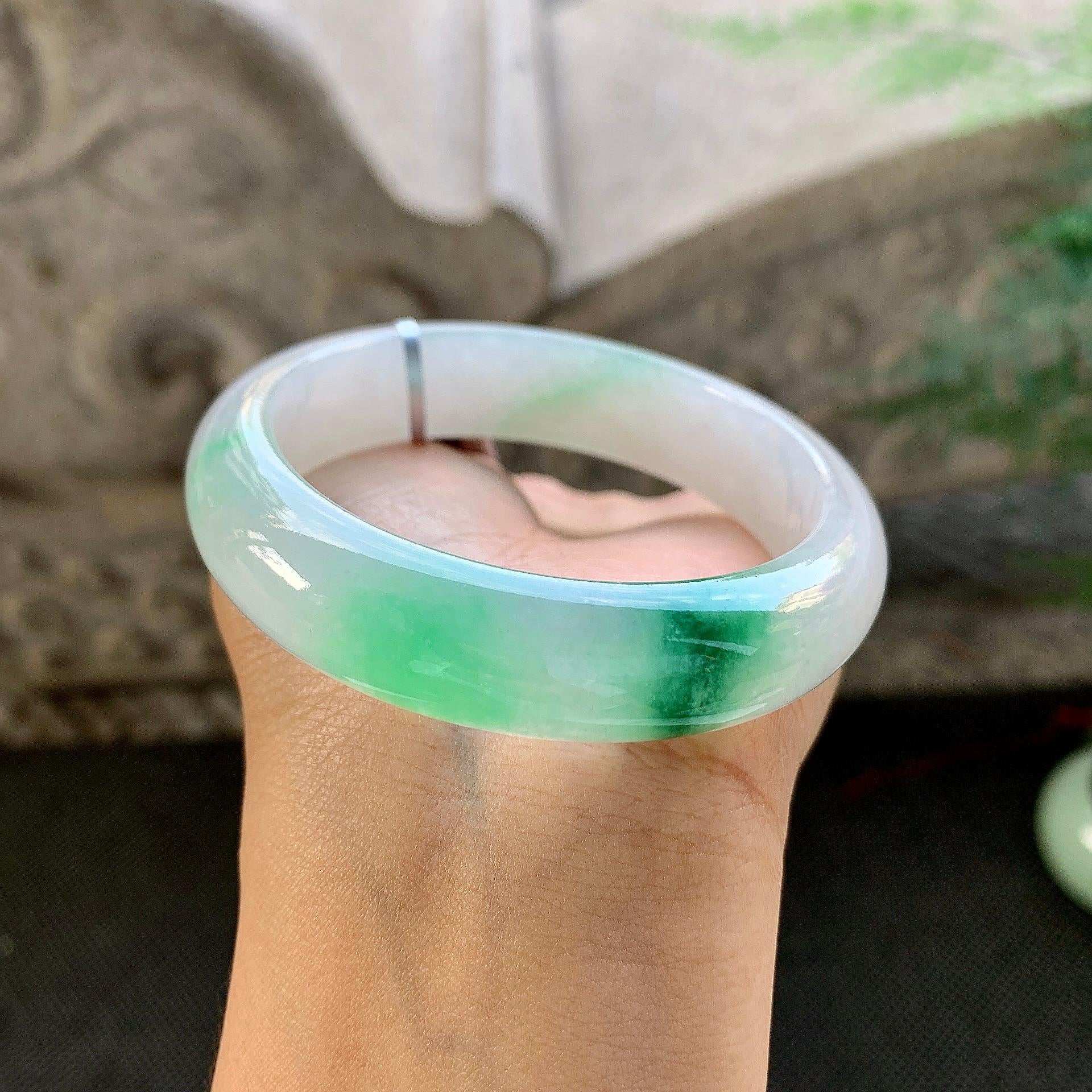 糯冰种飘绿宽版轮胎手镯（56mm）（yc264512）