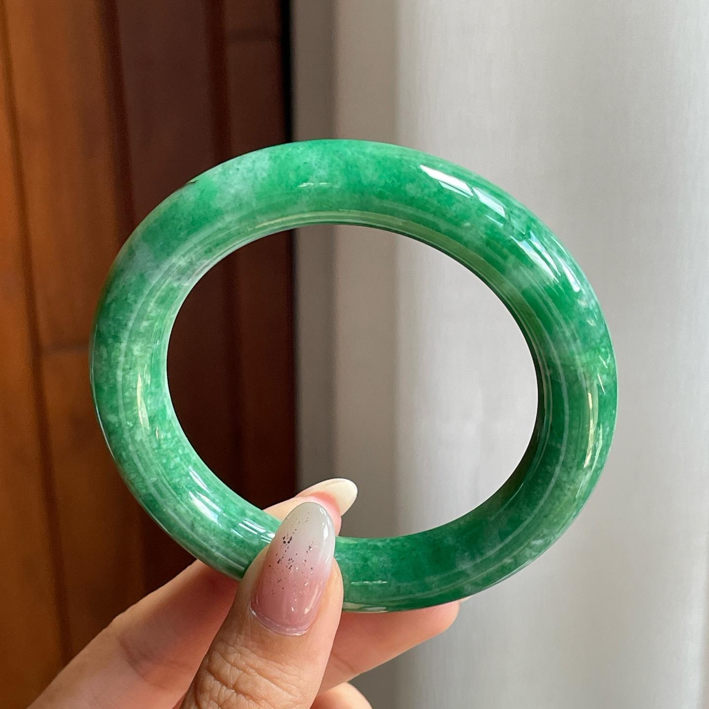 细糯种满绿翡翠圆条手镯（55mm）