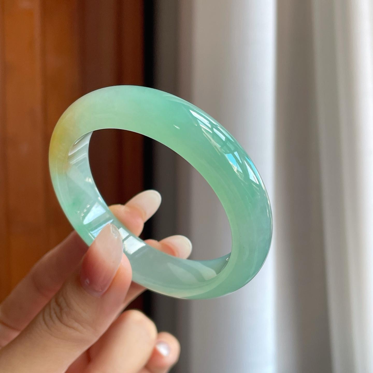 冰种晴绿底飘黄翡翠平安镯（51mm）（yc264133）