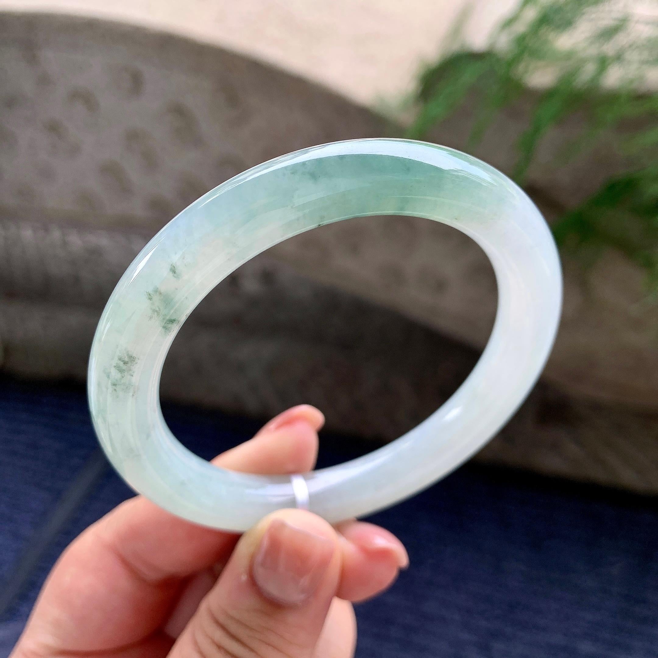 糯冰种油青飘蓝花圆条手镯 55.7圈口 天然缅甸A货翡翠（yc481953）