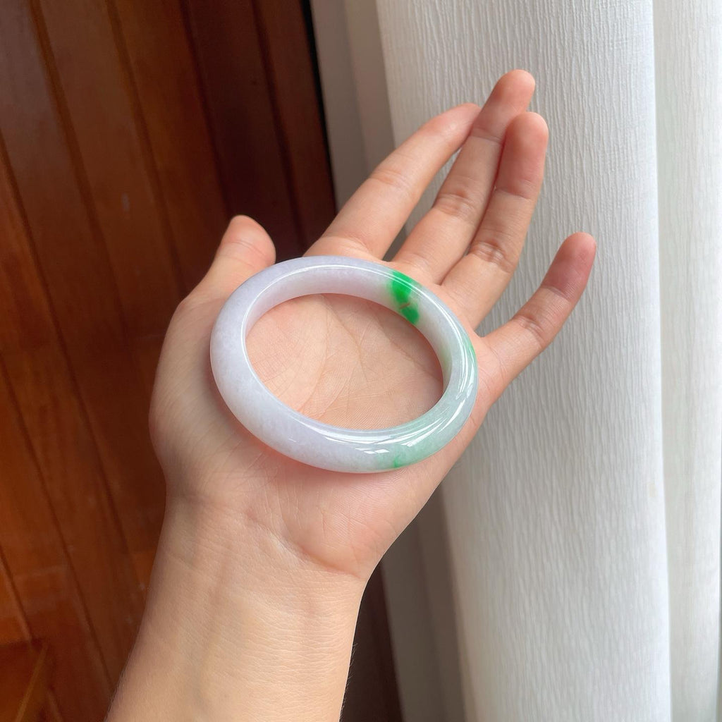 糯冰淡春底带色翡翠平安镯（53.8mm）（yc249157）