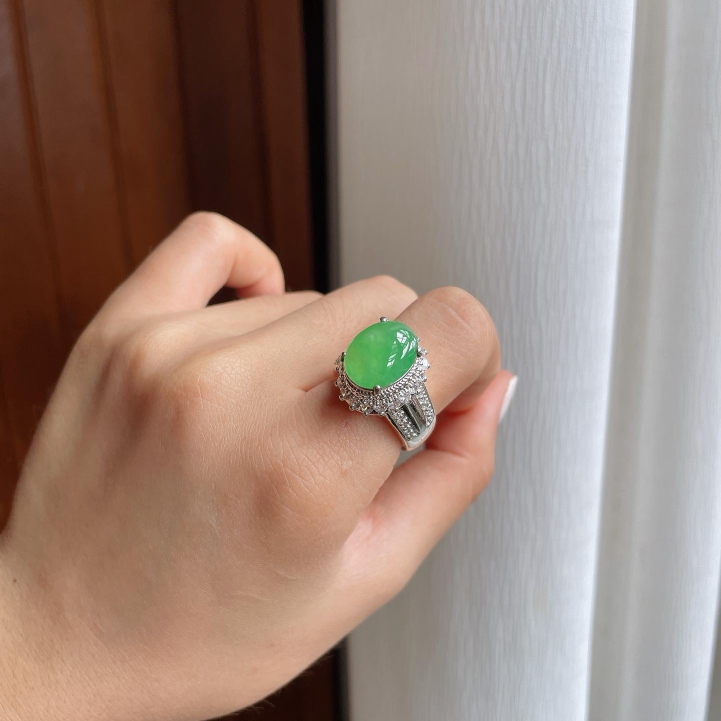 铜托冰种翡翠果绿蛋面（yc253143）