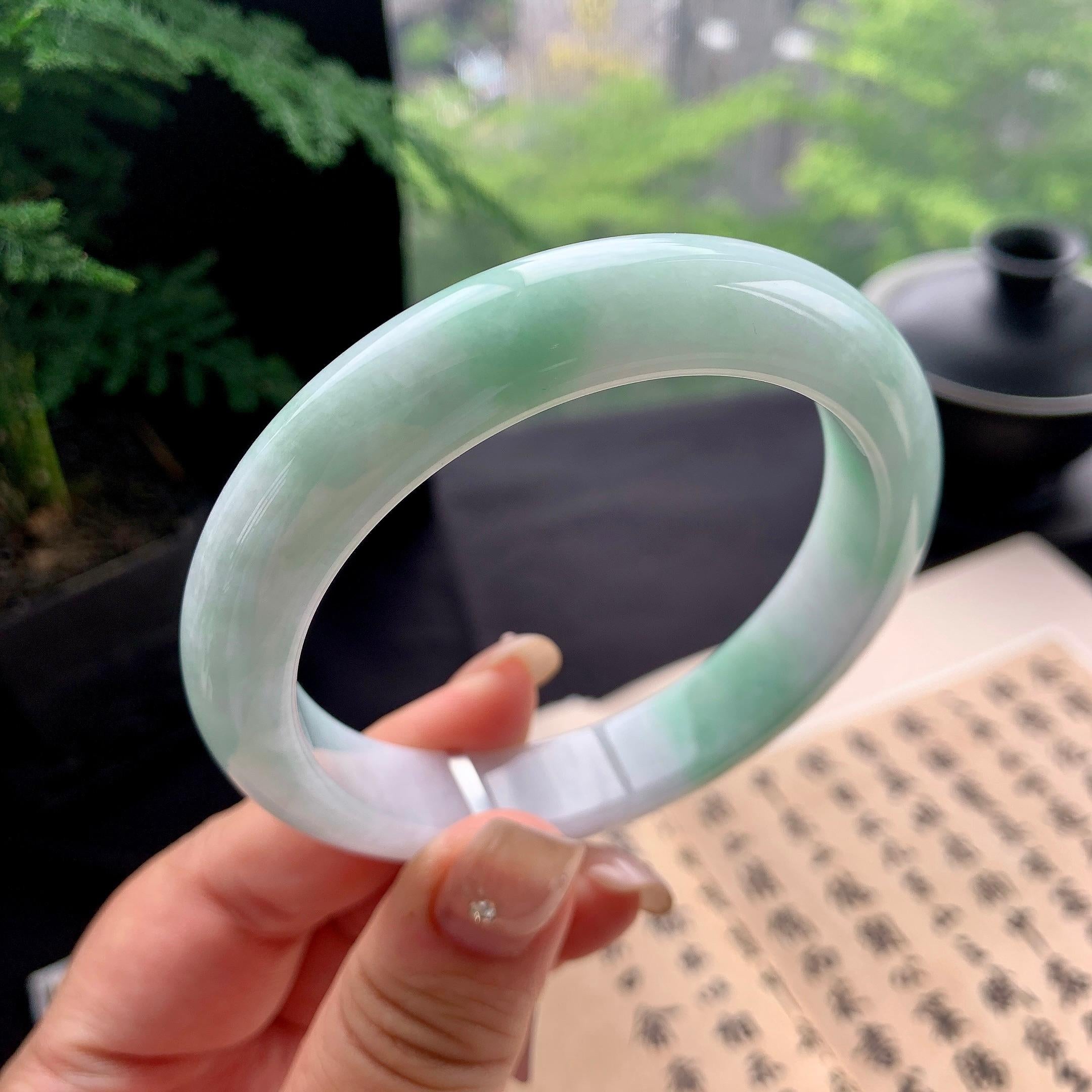 大圈口 细糯种晴底飘绿正圈平安镯 60圈口 天然缅甸A货翡翠（yc473056）