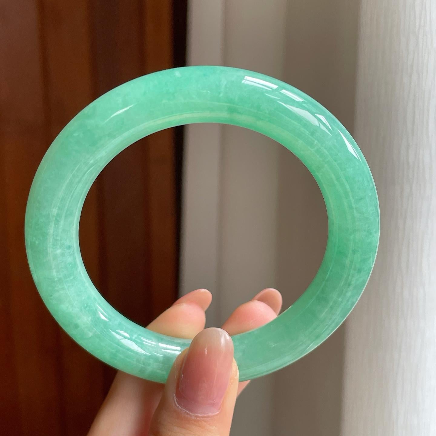 糯冰果绿翡翠圆条手镯（56mm)（yc342965）