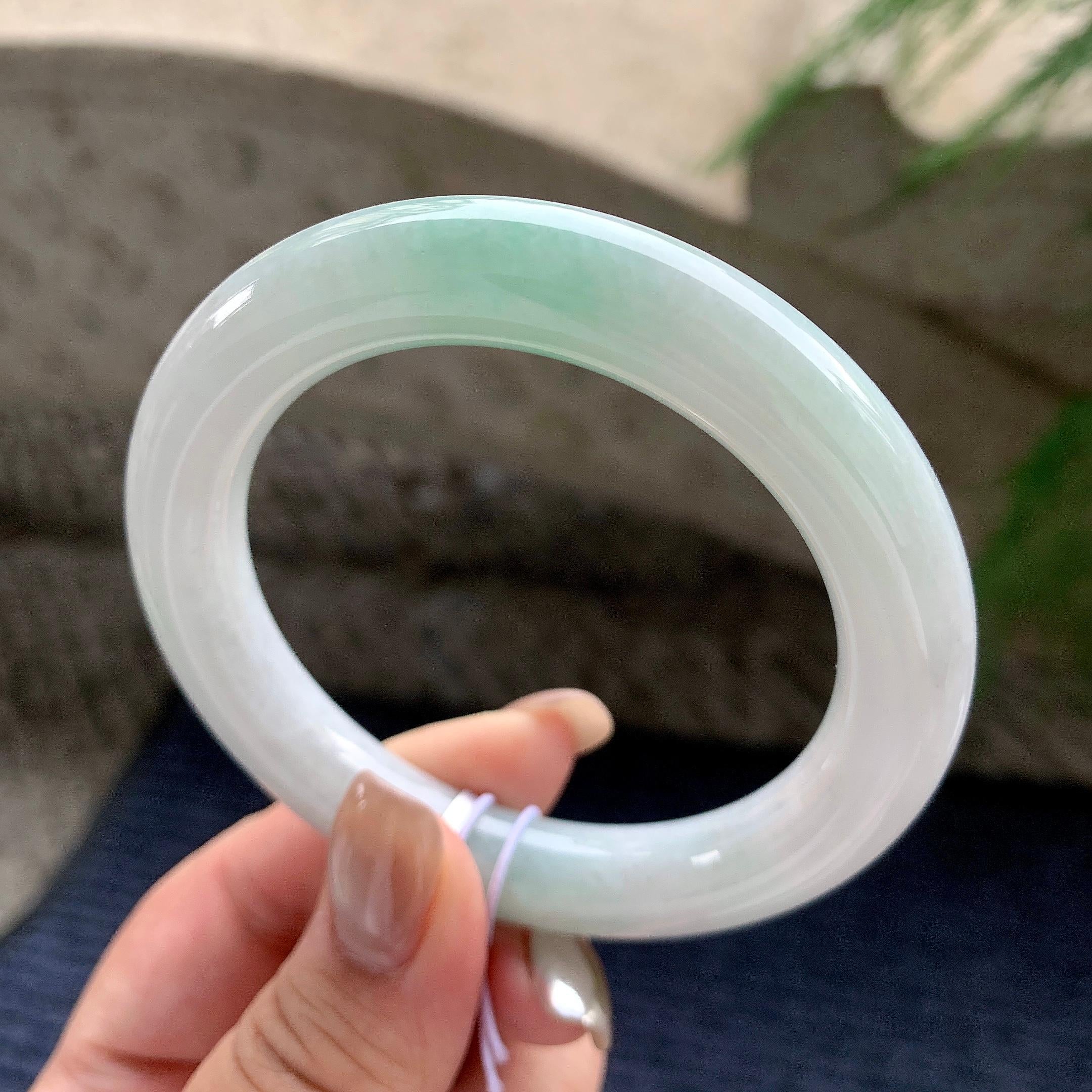 细糯种飘淡绿圆条手镯  56.4圈口  天然缅甸A货翡翠（yc436247）