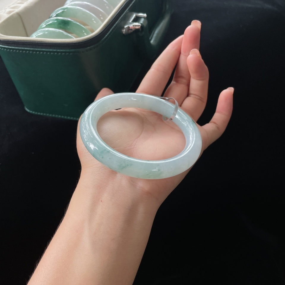 细糯冰飘花圆条翡翠手镯（61.8mm）（yc019457）