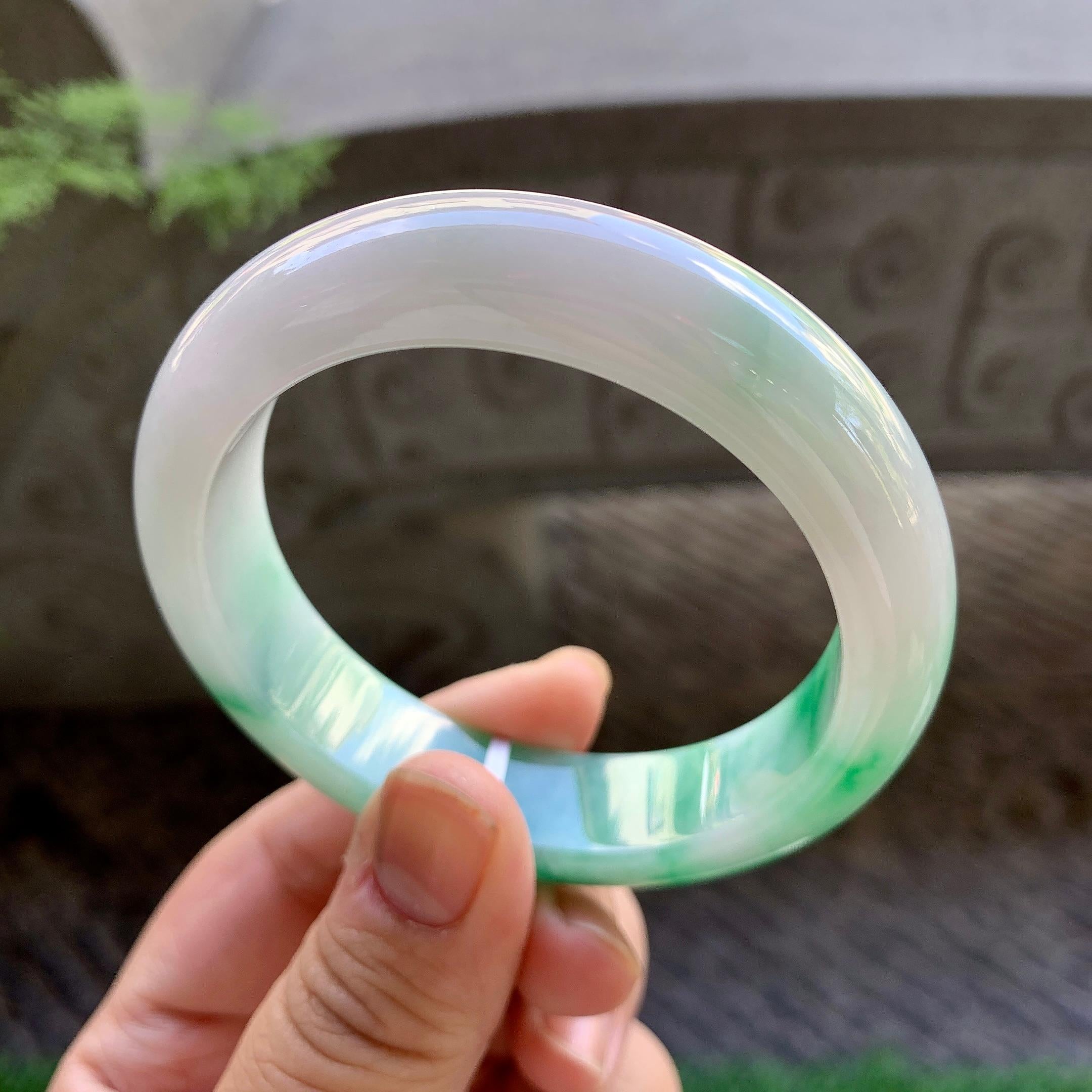 细糯种飘阳绿宽版轮胎手镯（56.8mm）（yc213157）