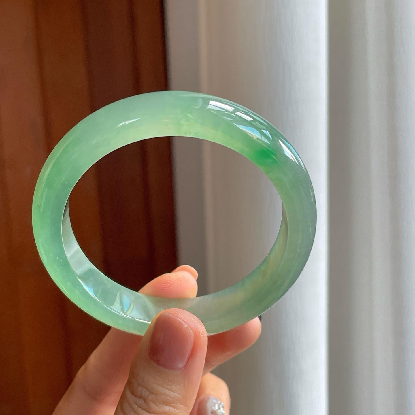 冰玻种湖水绿翡翠平安镯（57.3mm）（yc276512）