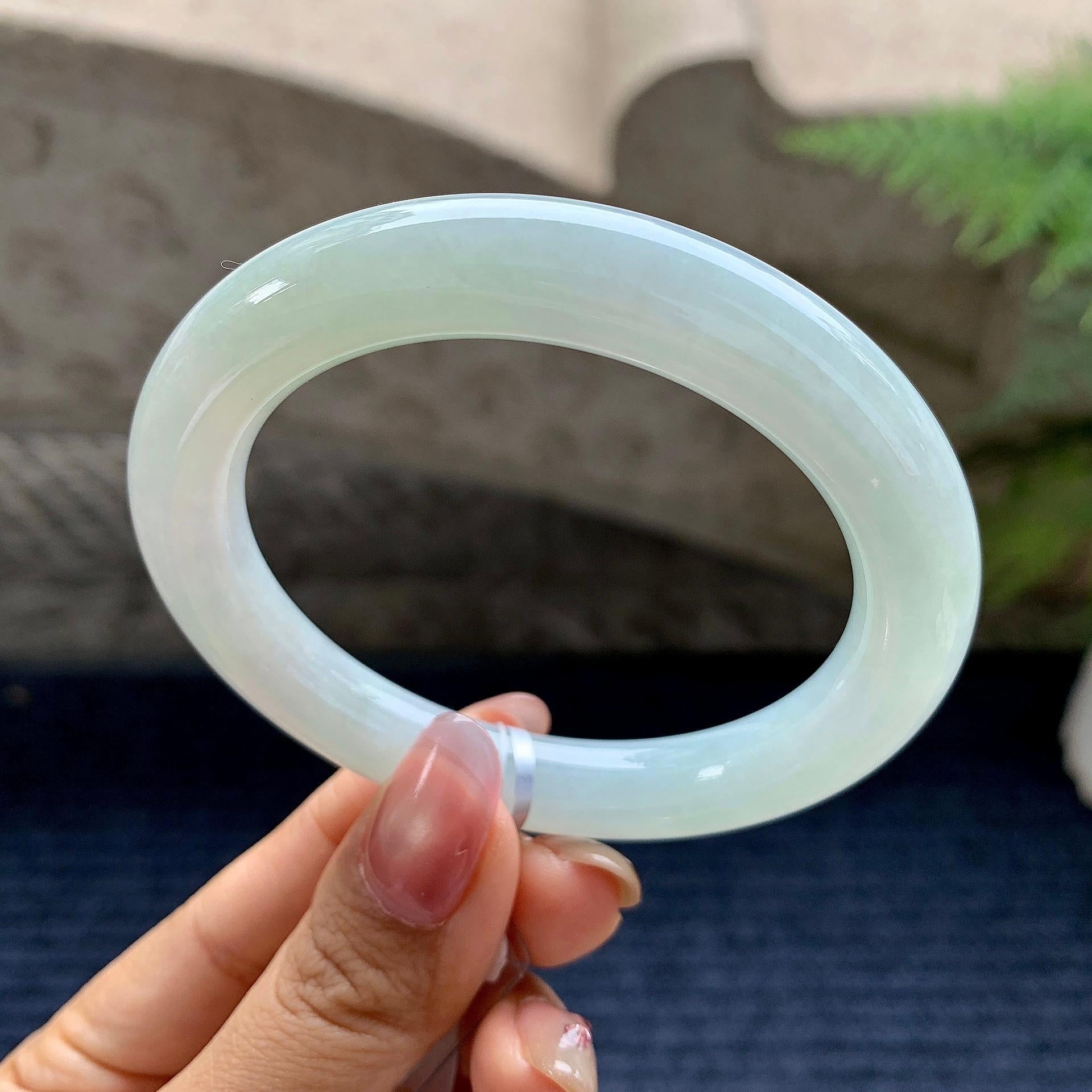 细糯种淡晴底圆条手镯（55.5mm）（yc281534）