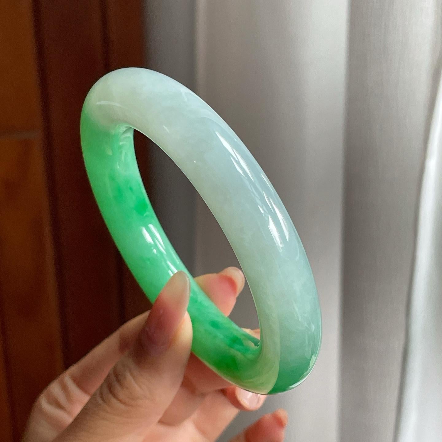 糯冰种白底青翡翠圆条手镯（55mm）（yc197230）