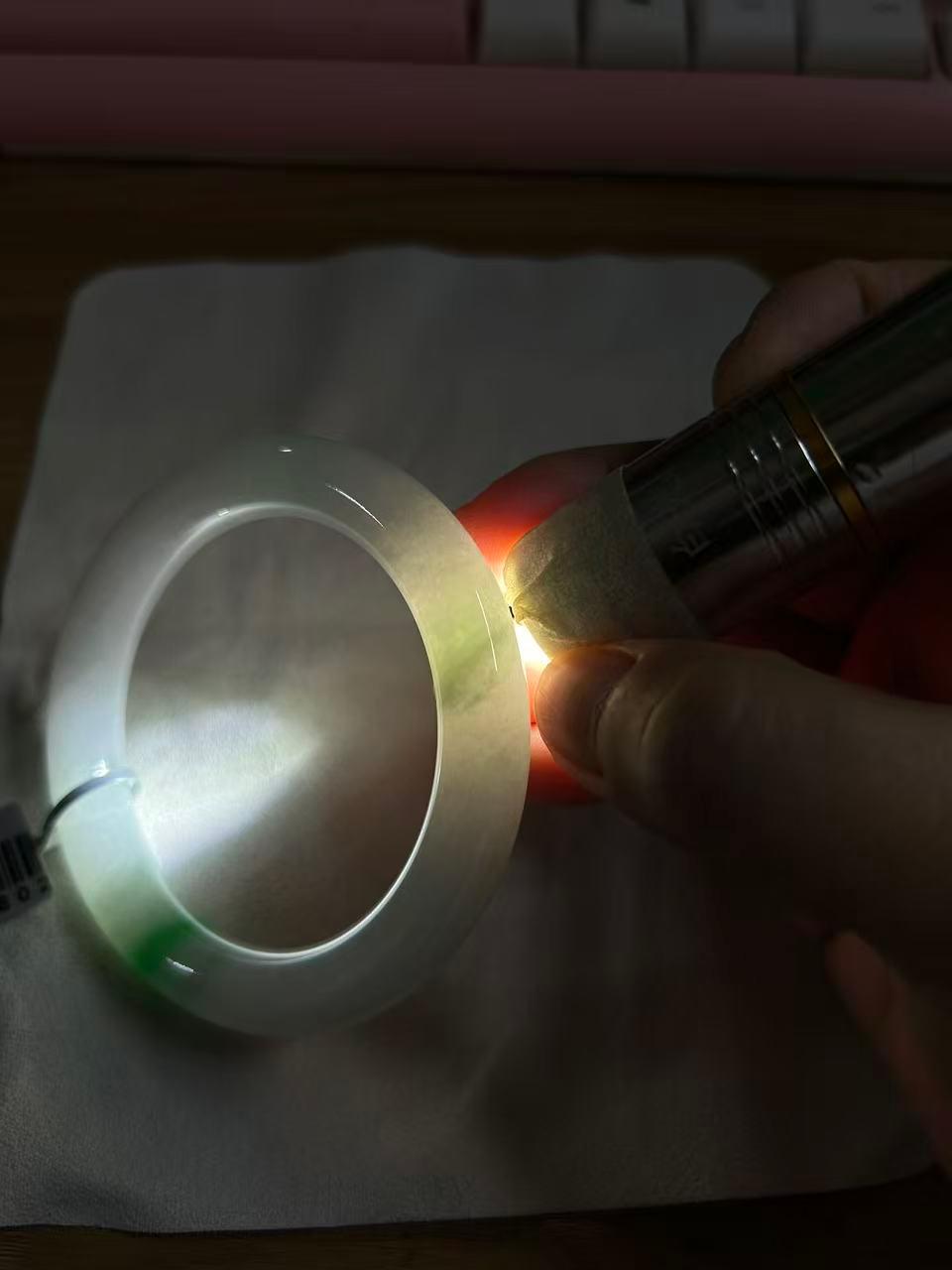 细糯种飘绿圆条手镯（56.6mm）（yc248100）