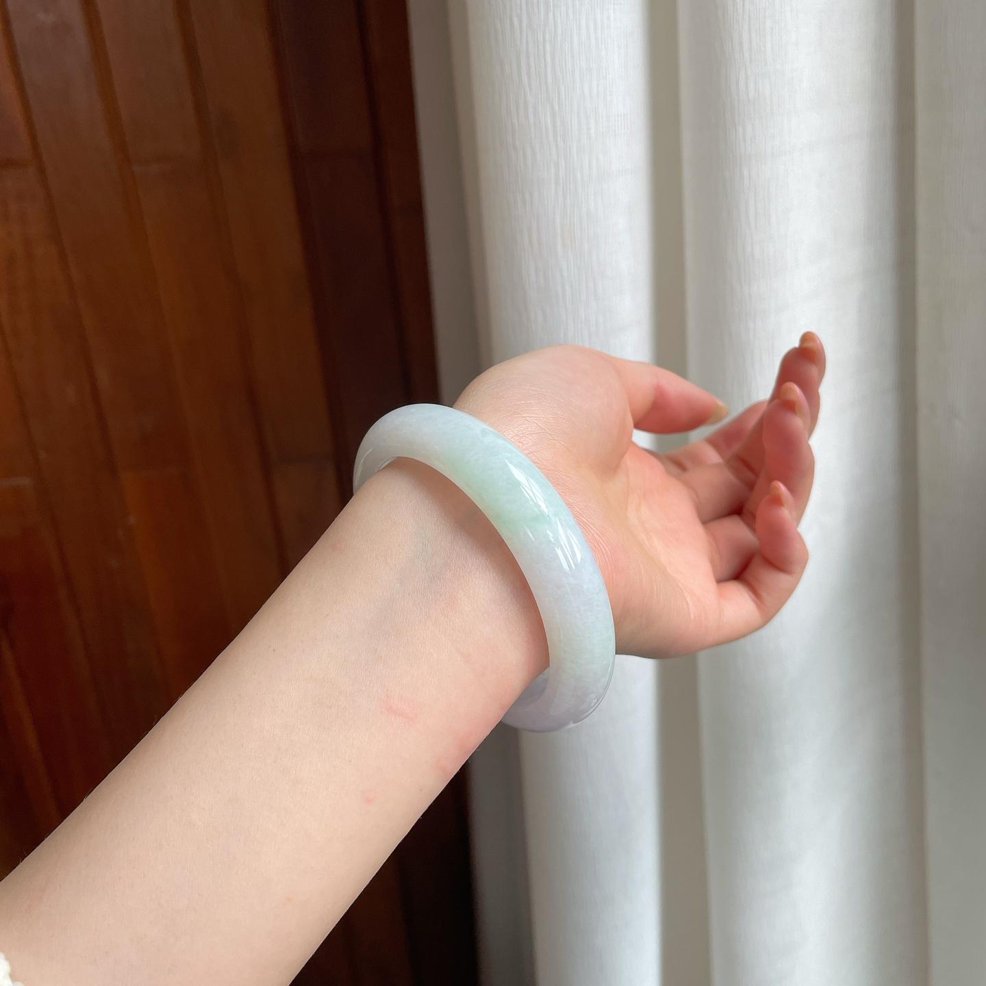 糯冰带色翡翠平安镯（57.2mm)（yc365765）