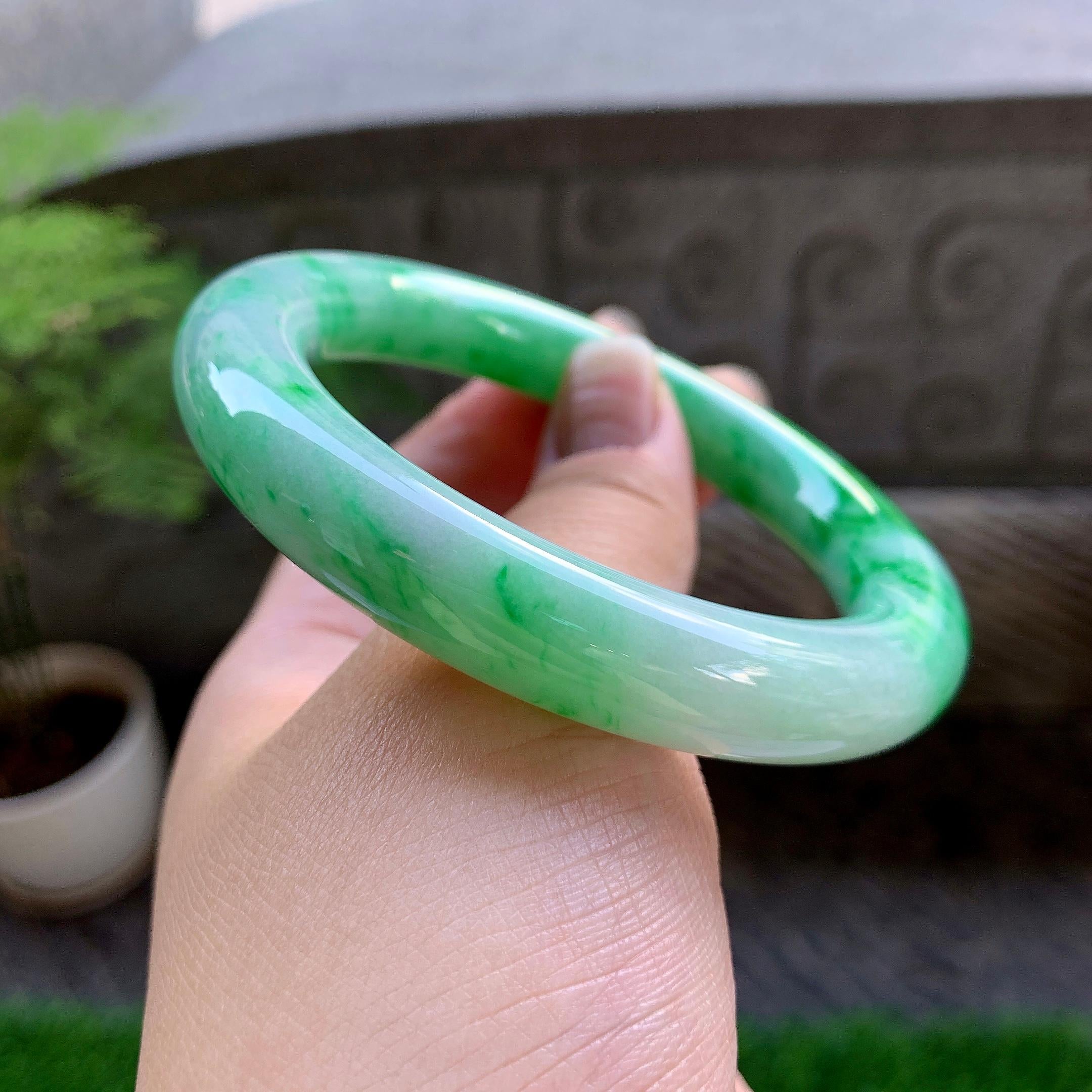 细糯种飘绿圆条手镯（58.3mm）（yc223252）