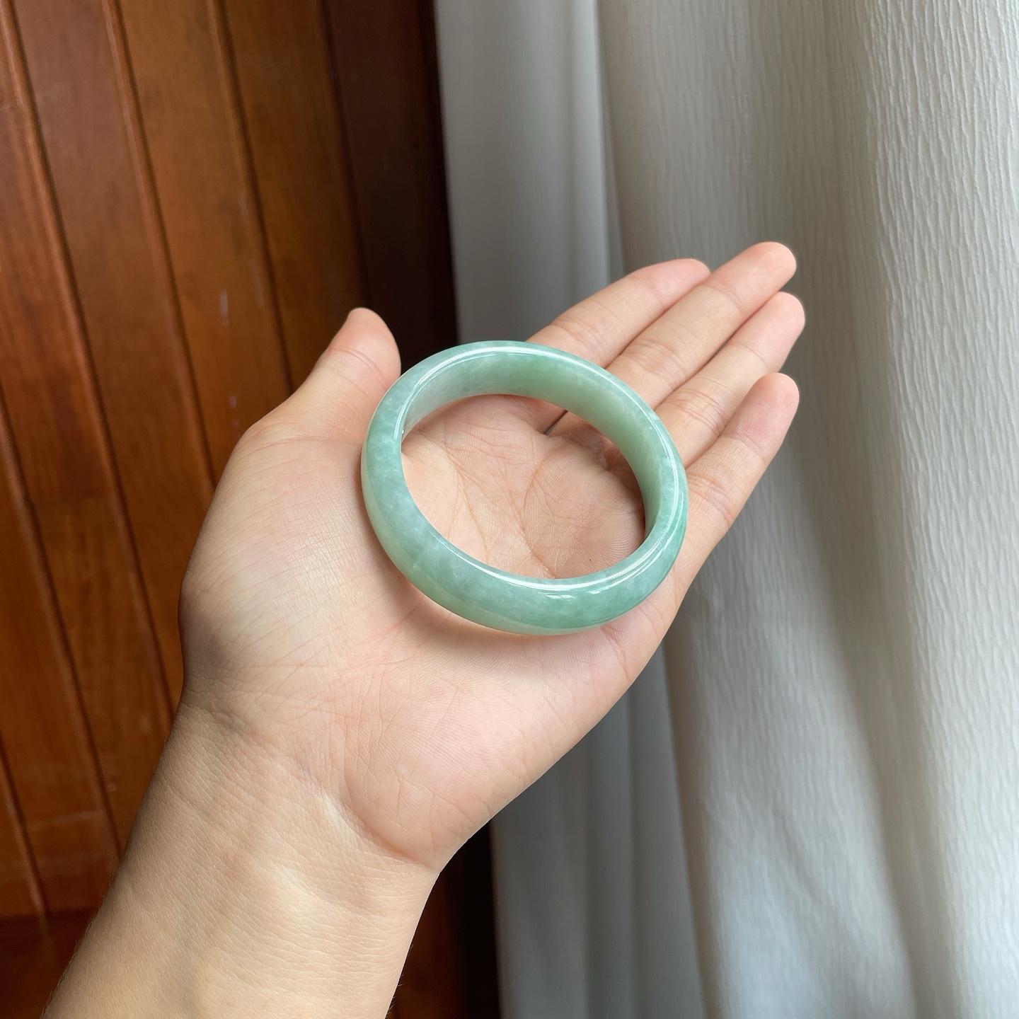 糯种带底色贵妃手镯（56.6mm）（yc216045）