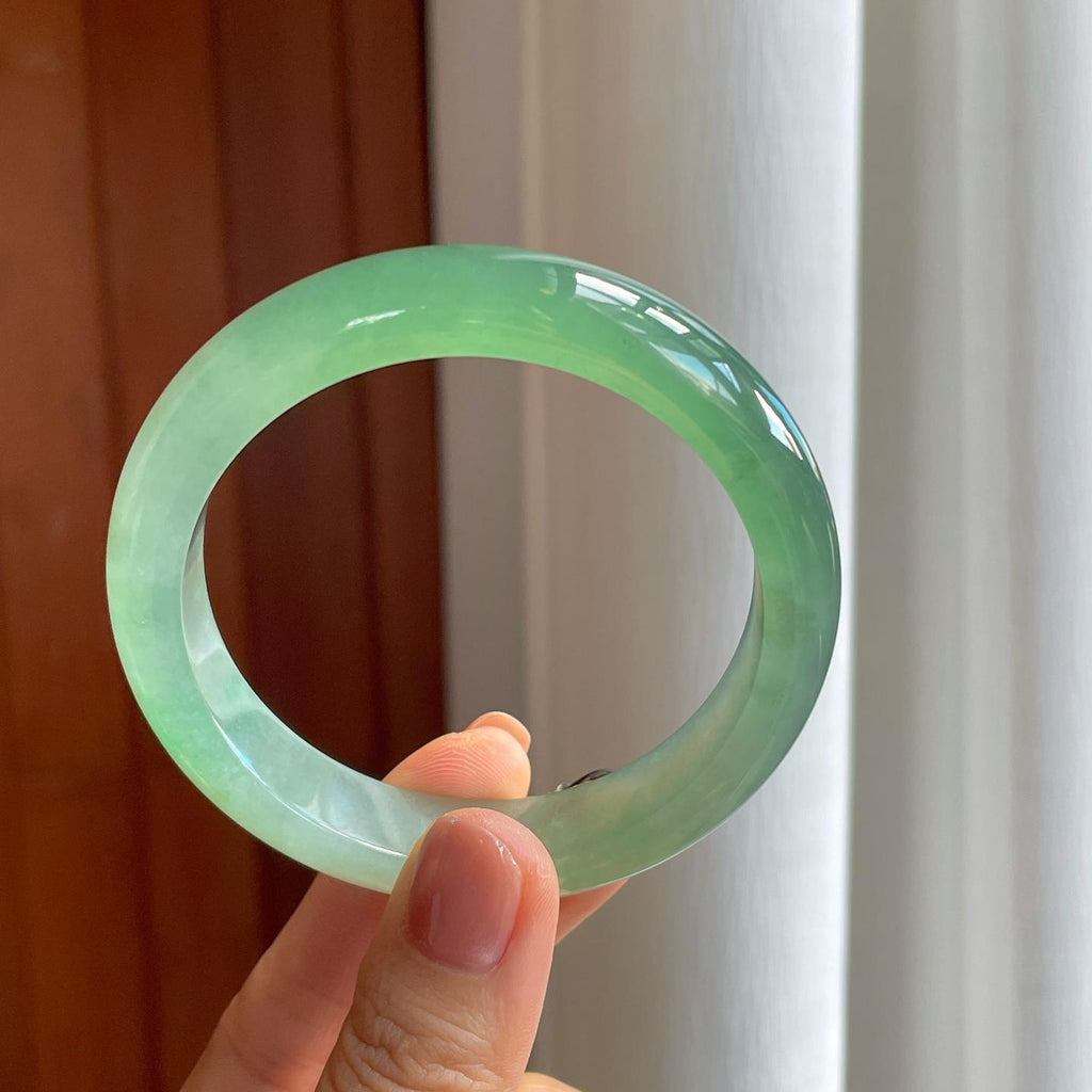 冰玻种湖水绿翡翠平安镯（57.3mm）（yc276512）