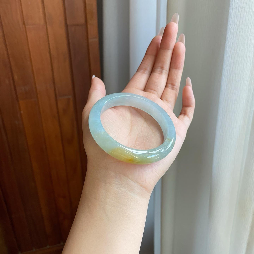 糯冰淡湖水绿带黄翡翡翠平安镯（56.6mm）（yc269675）