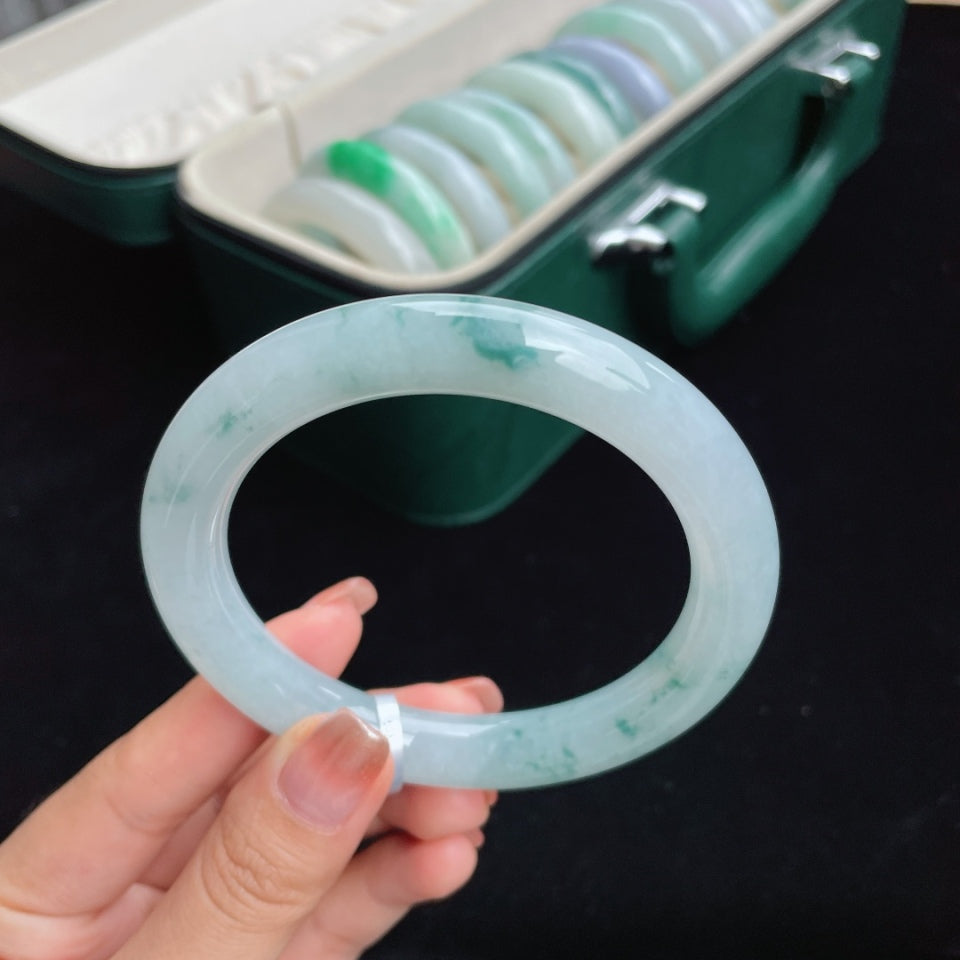 糯冰飘花圆条翡翠手镯（62mm）（yc017036）
