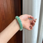 Vòng tay bình an chính khuyên miệng rộng, loại hạt mịn bán sơn bán thủy, size 58, Ngọc phỉ thúy tự nhiên loại A Myanmar (yc450833)
