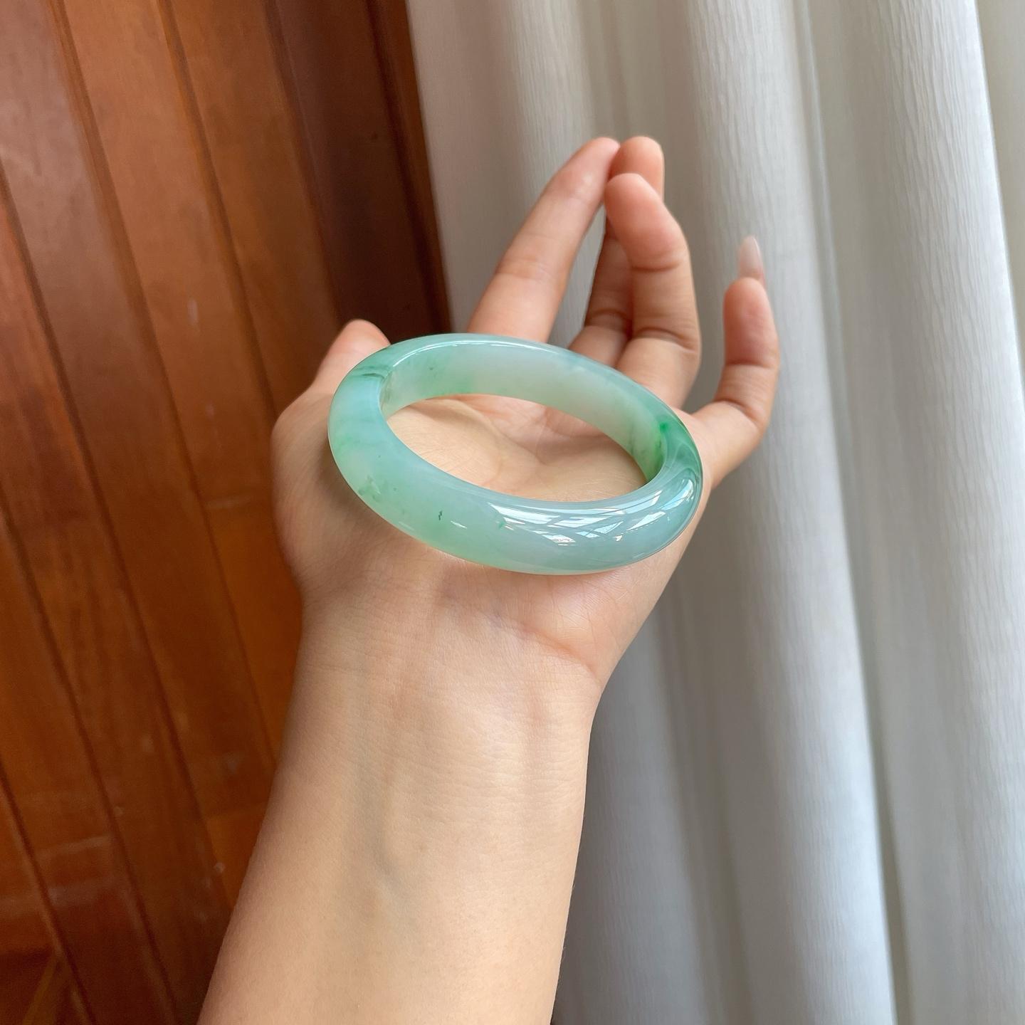 糯冰飘绿花翡翠平安镯（53.7mm）（yc312955）