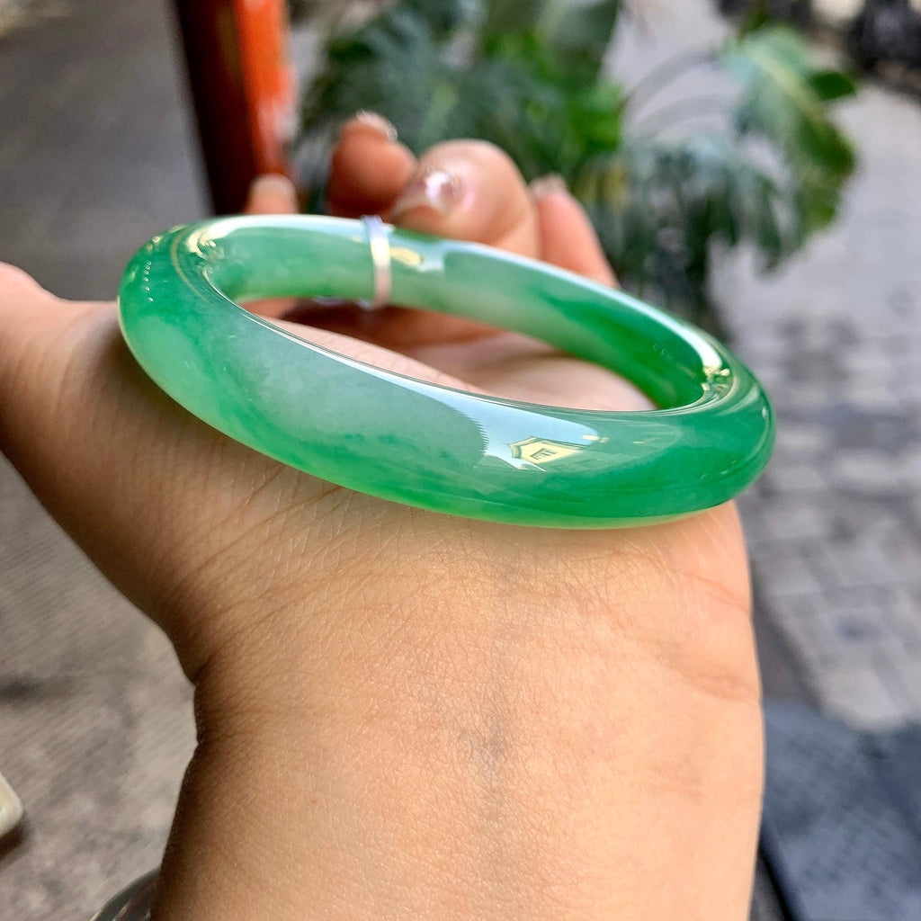 糯冰种阳绿圆条手镯（54mm）（yc292643）