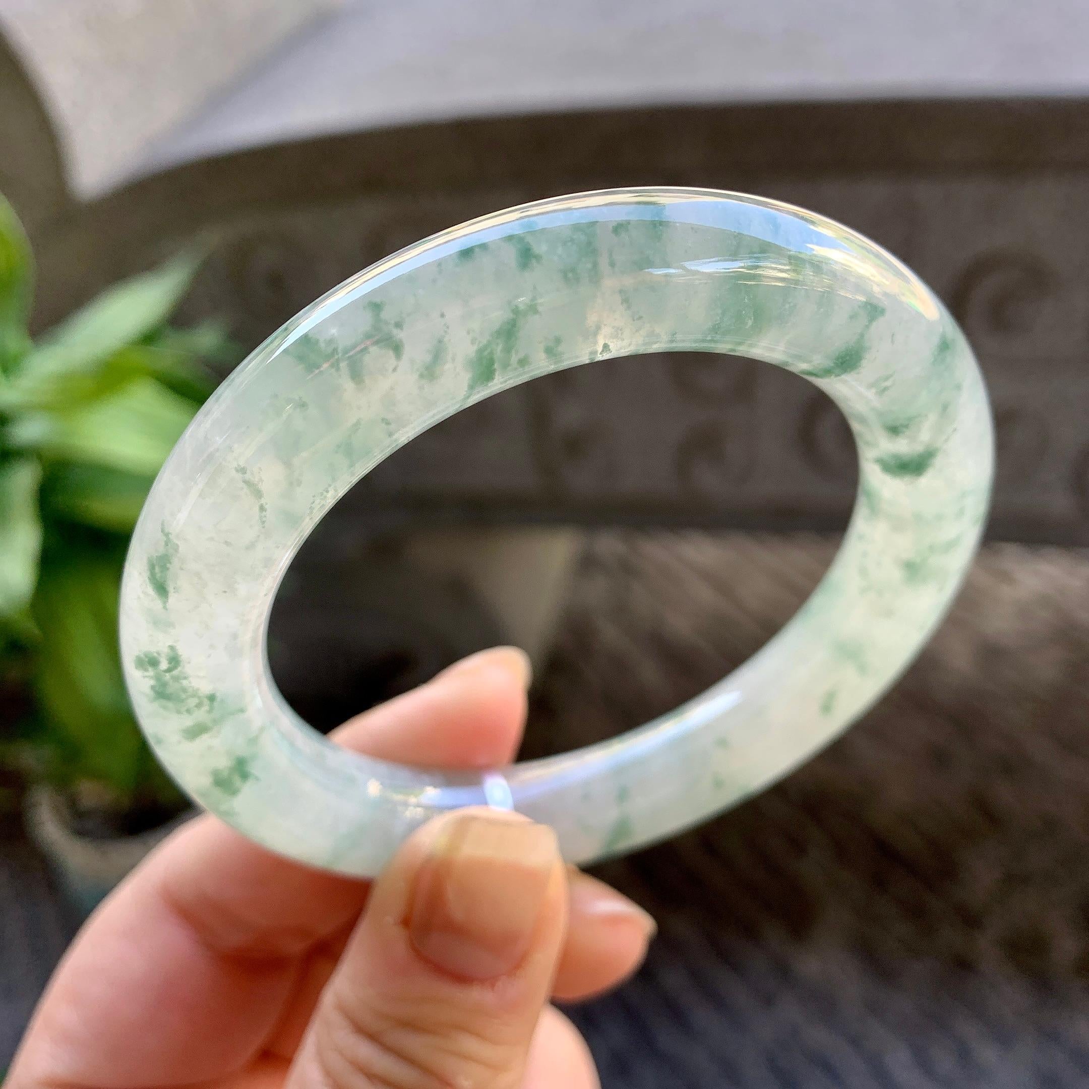 糯冰种飘花圆条手镯（54.7mm）（yc308751）