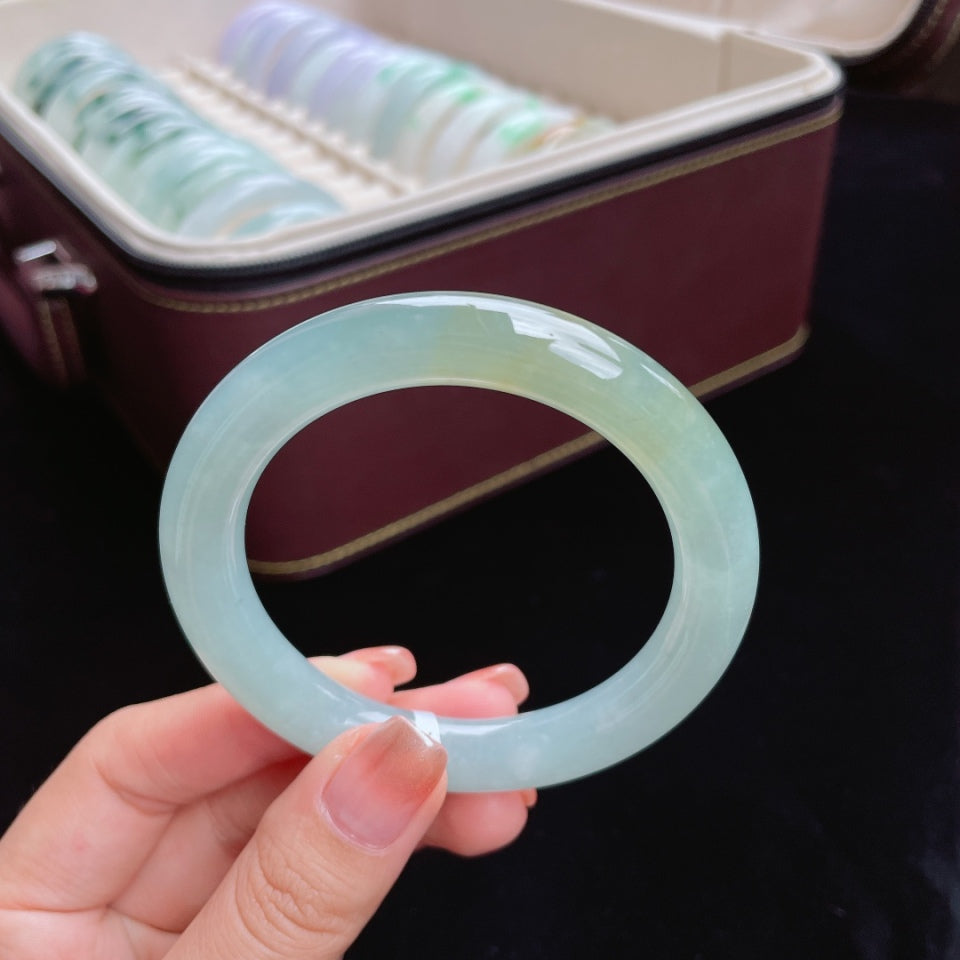 糯冰湖水蓝飘黄圆条翡翠手镯（55mm）（yc017383）