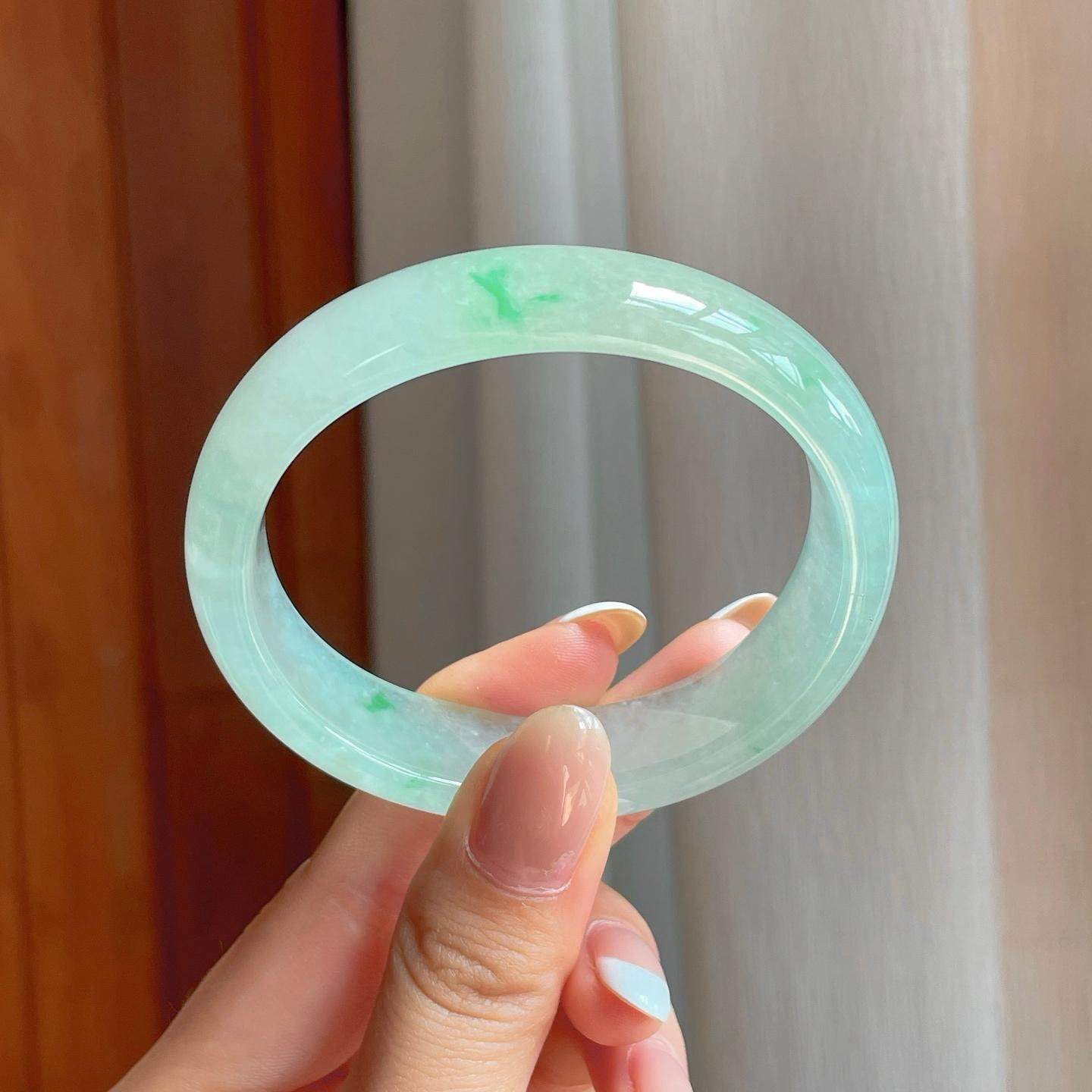 冰种晴底飘花宽版翡翠贵妃镯（56.2mm)（yc374850）