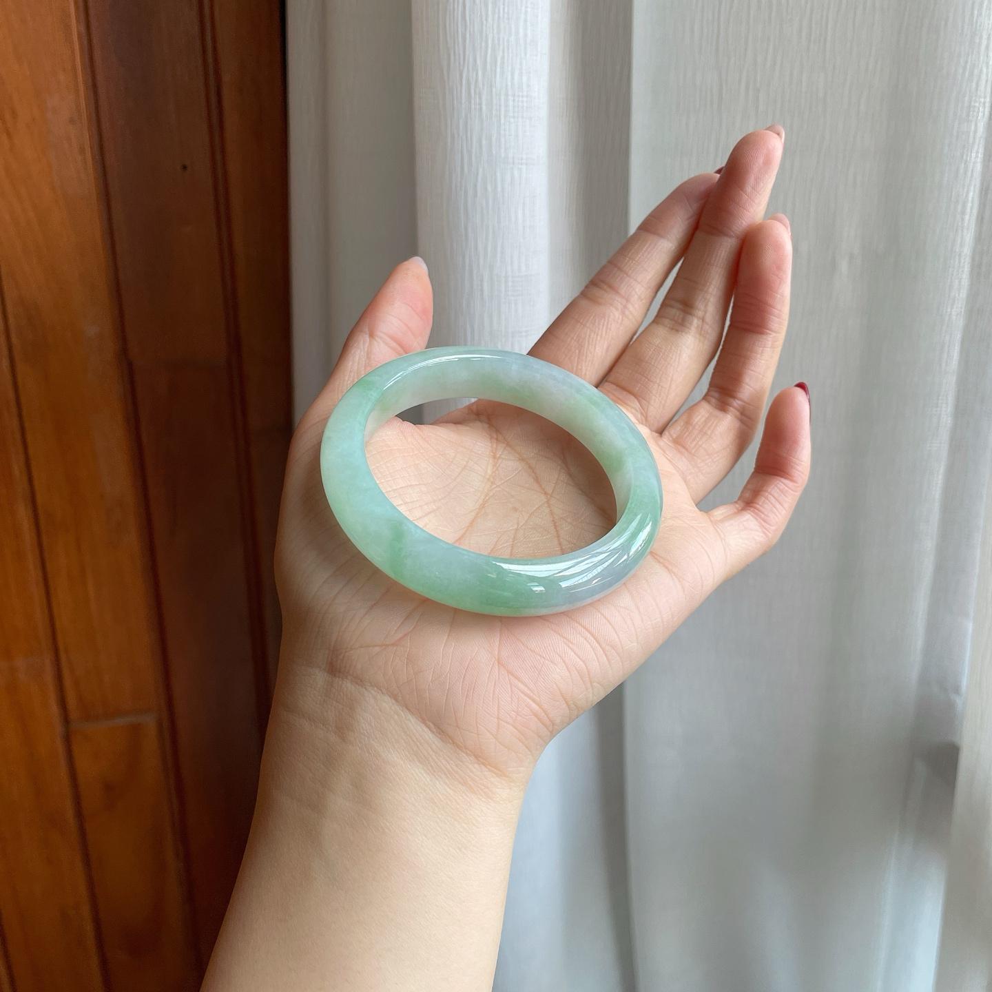 糯冰带色翡翠平安镯（55.5mm）（yc305935）