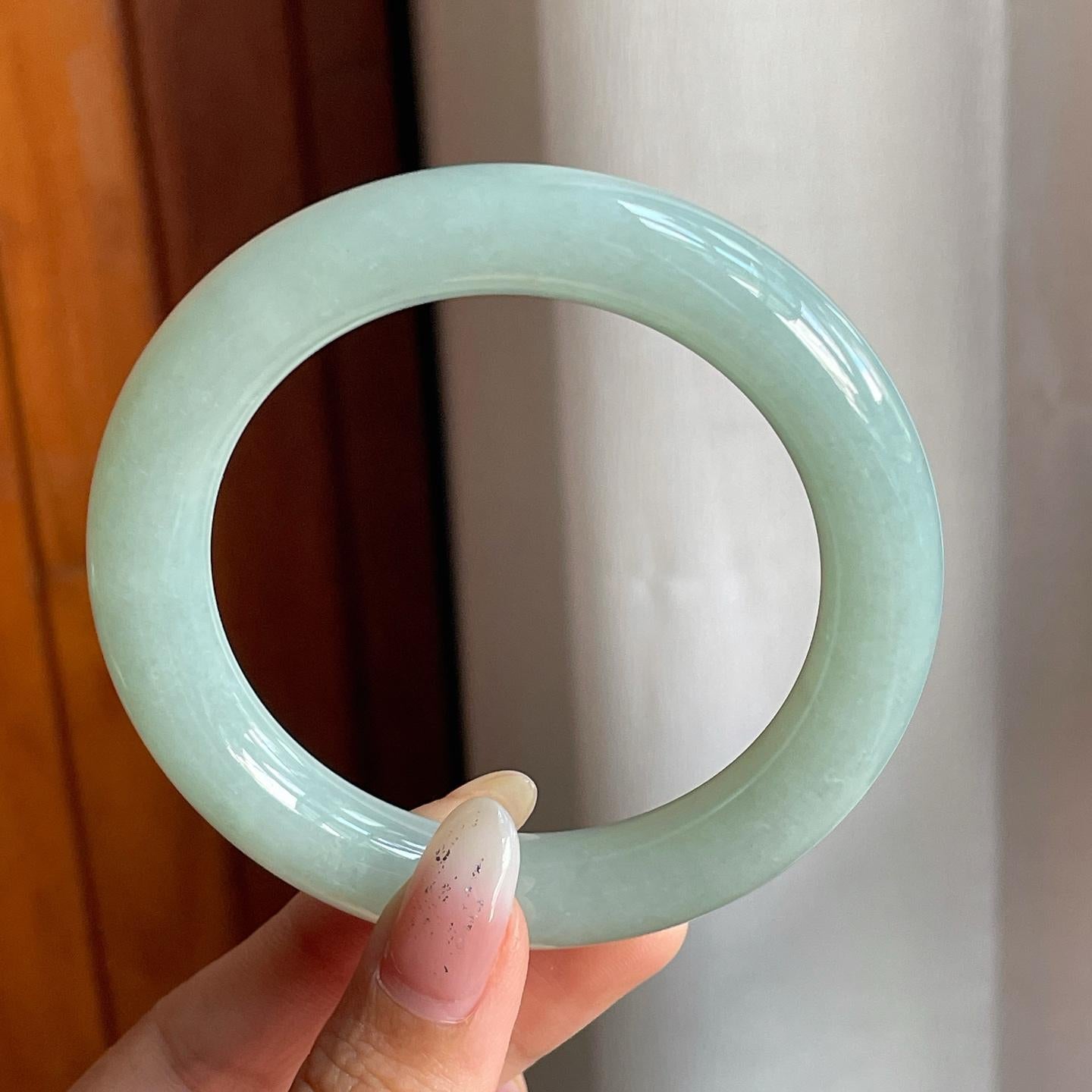 糯冰种晴底翡翠圆条手镯（55.7mm）（yc220879）