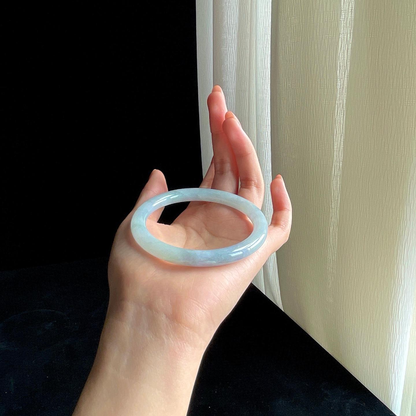糯冰淡春底翡翠圆条手镯（56.3mm)（yc342195）
