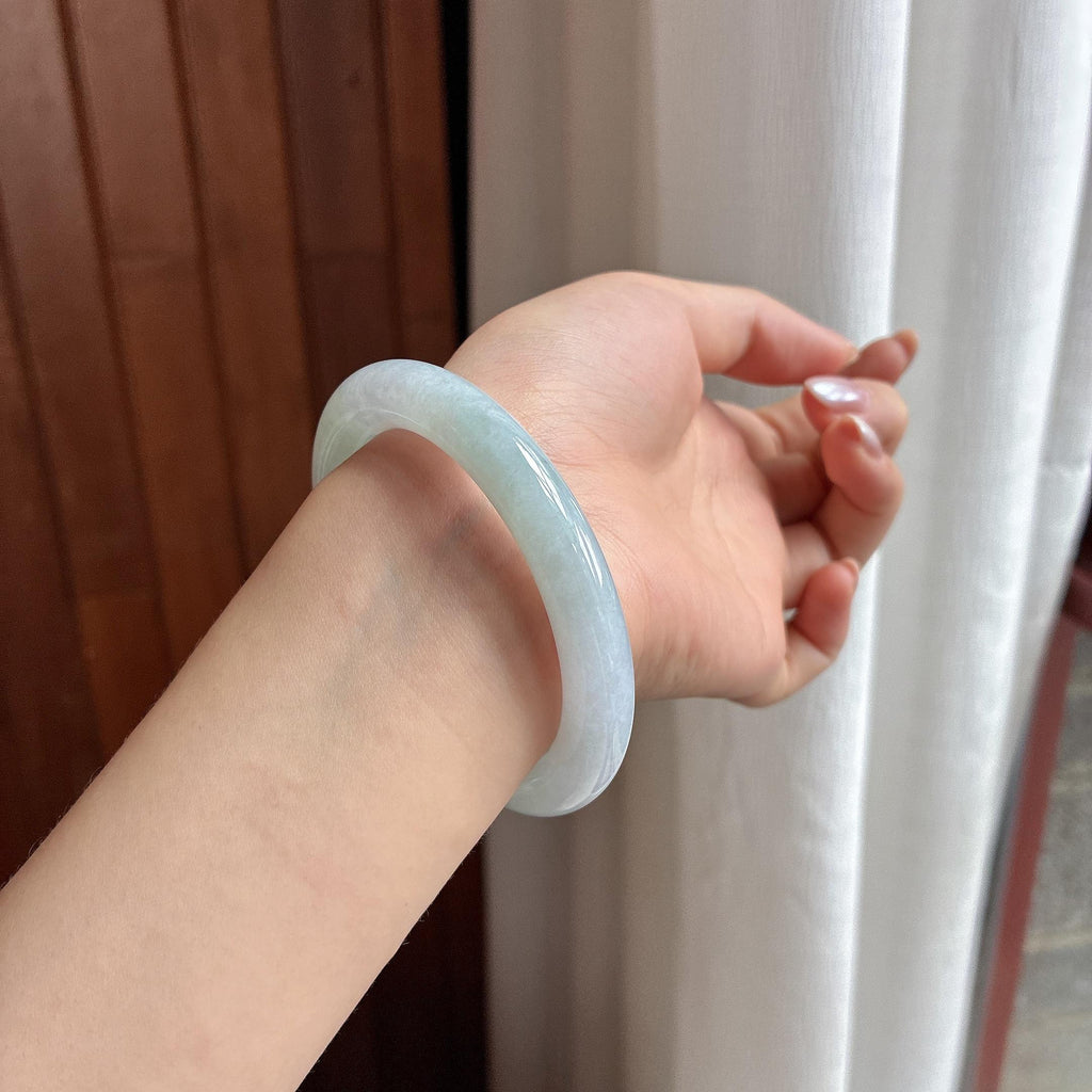 细糯种淡底色圆条手镯 55圈 天然缅甸A货翡翠（yc525794）