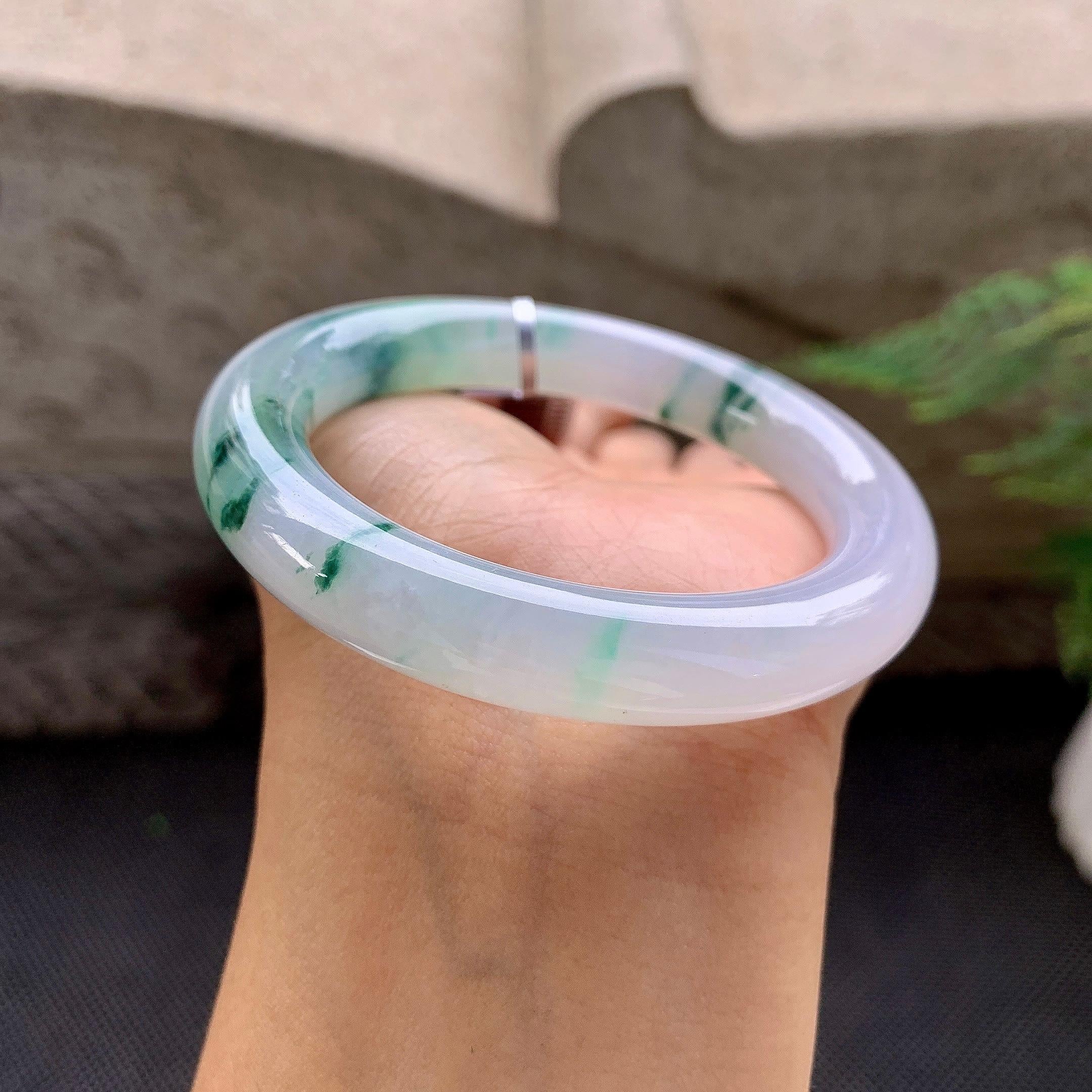 糯冰种飘绿圆条手镯（52.2mm）（yc257210）