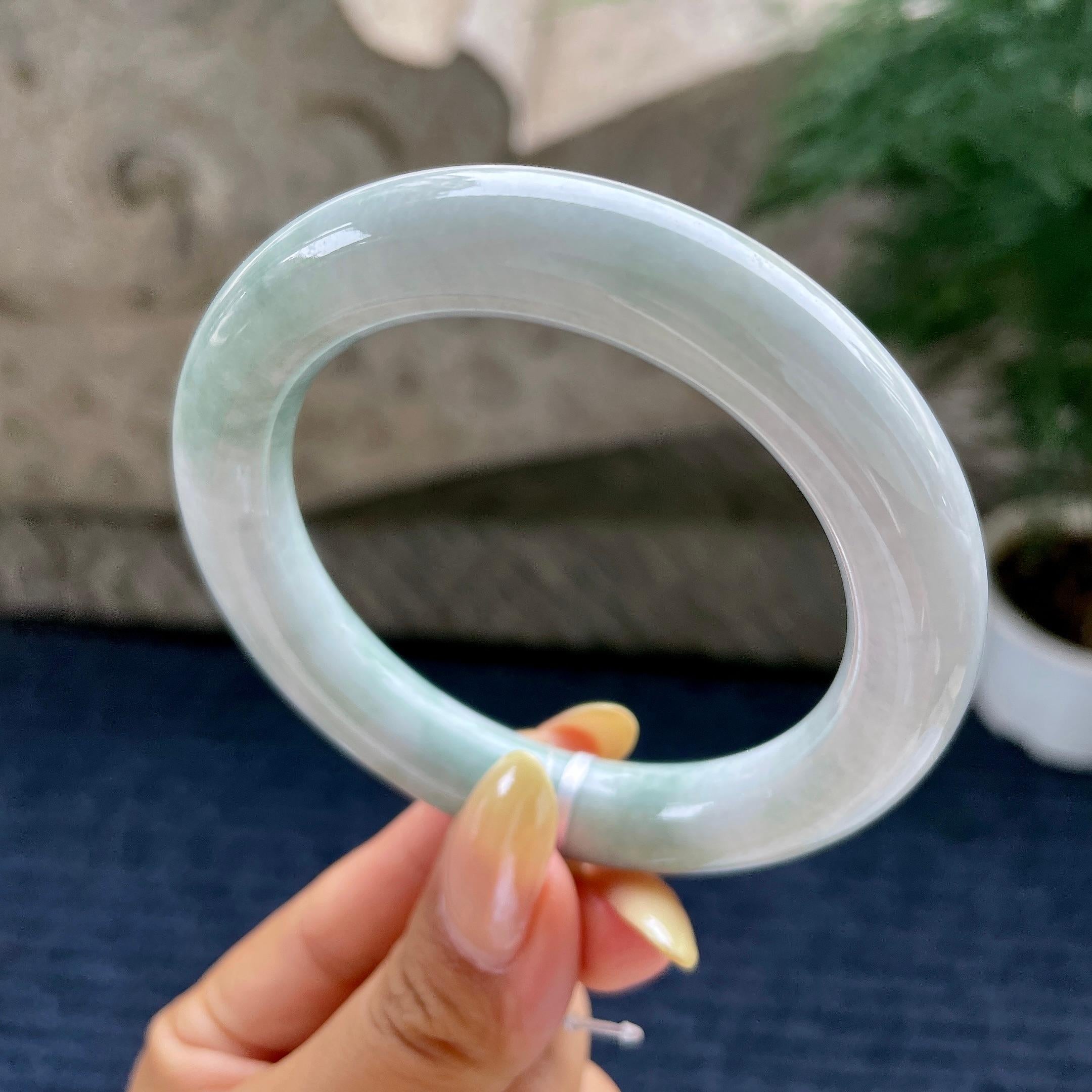糯种带底色圆条手镯56.7圈 天然缅甸A货翡翠（yc481933）