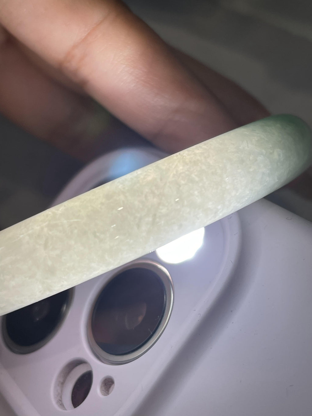 细糯种晴底飘绿花圆条手镯55圈           天然缅甸A货翡翠（yc407874）