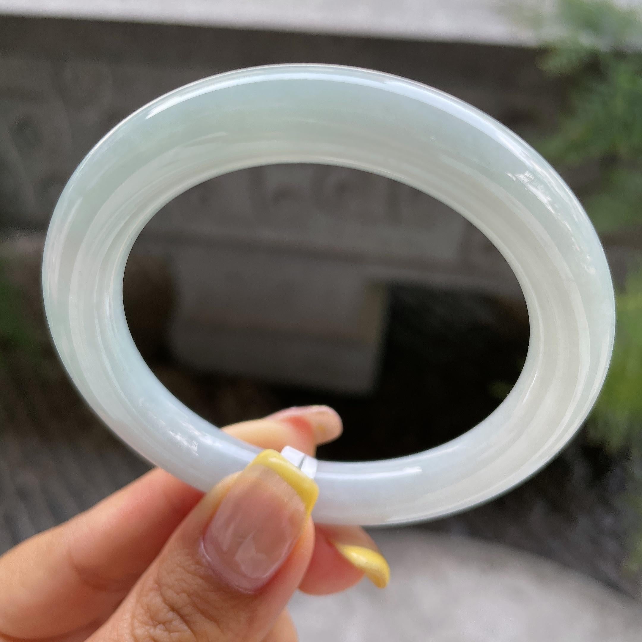 小圈口     细糯种带底色圆条手镯53.6圈    天然缅甸A货翡翠（yc387375）