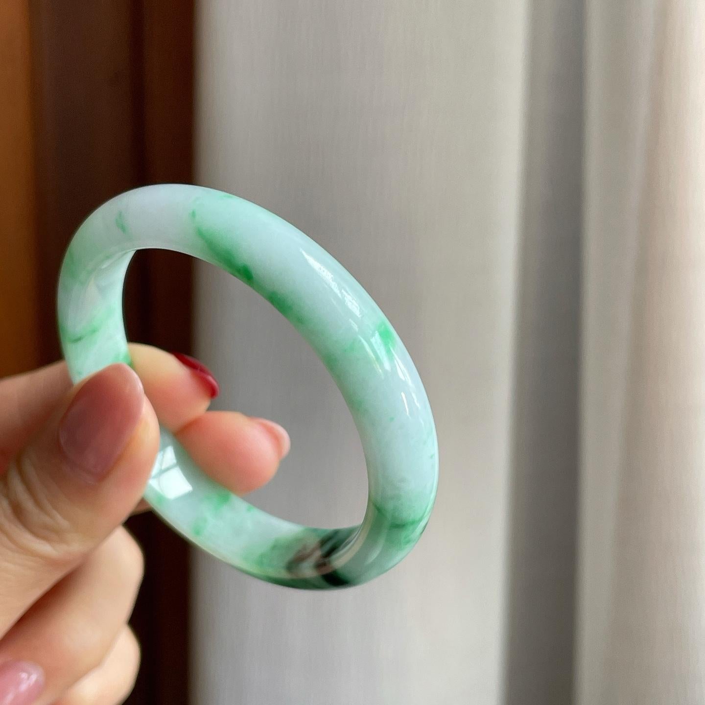 糯冰飘花翡翠贵妃镯（53.3mm）（yc303106）