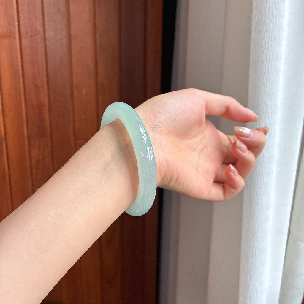 Vòng tay ngọc bích Myanmar tự nhiên loại A, vòng lớn, nước đá nếp, đáy xanh, hình tròn, size 58 (yc450823)