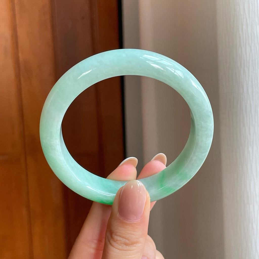糯冰带翠色翡翠平安镯（57mm)（yc373961）