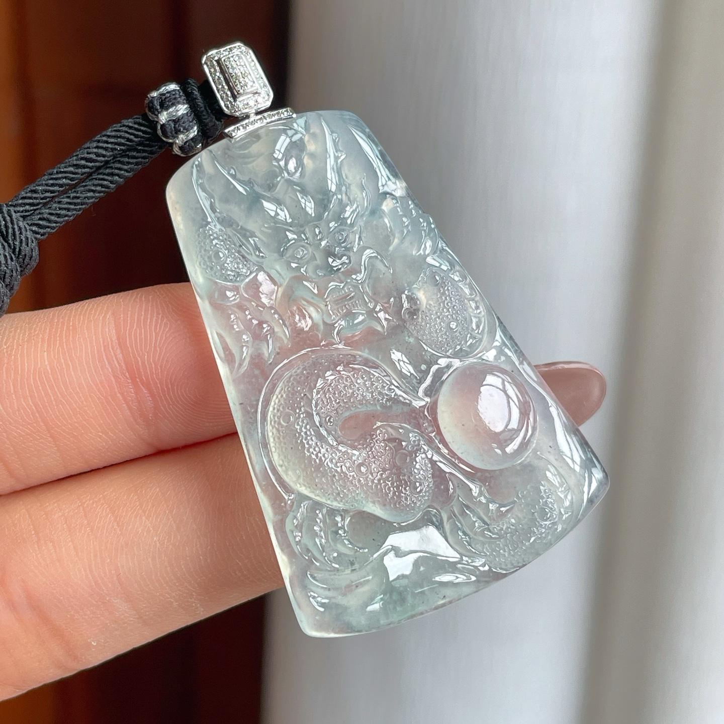 冰种淡底色翡翠龙牌（yc188406）