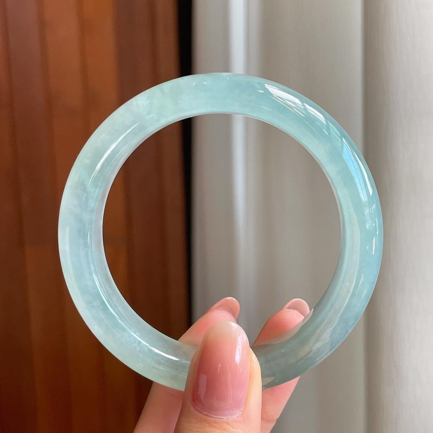 冰玻种蓝晴底翡翠平安镯（54.5mm）（yc335303）
