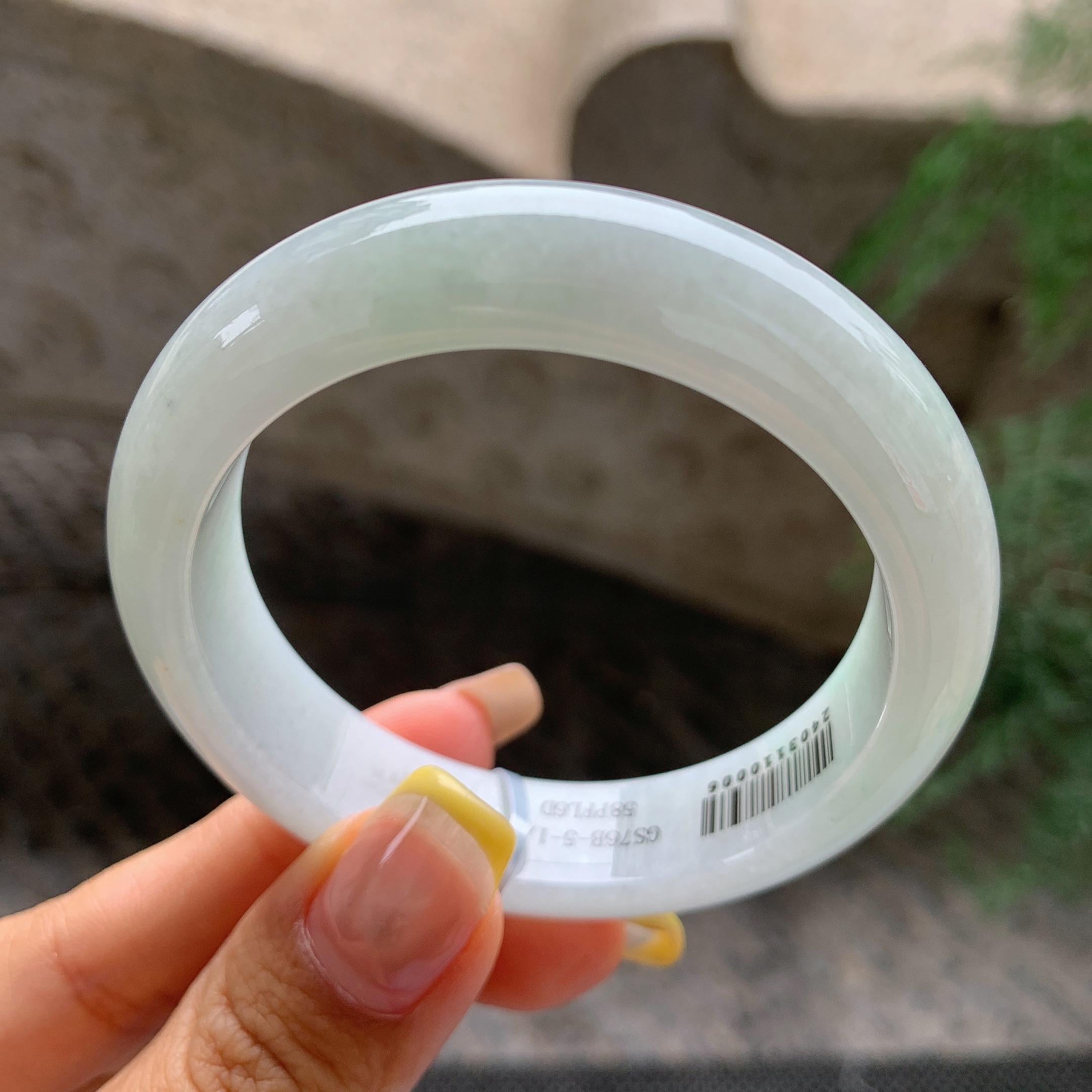 小圈口        细糯种带底色正圈平安镯51.8圈           天然缅甸A货翡翠（yc392746）