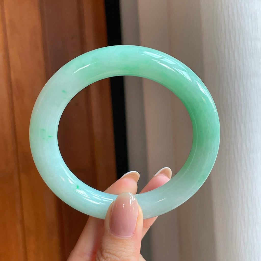糯冰果绿翡翠圆条手镯（57mm)（yc373953）