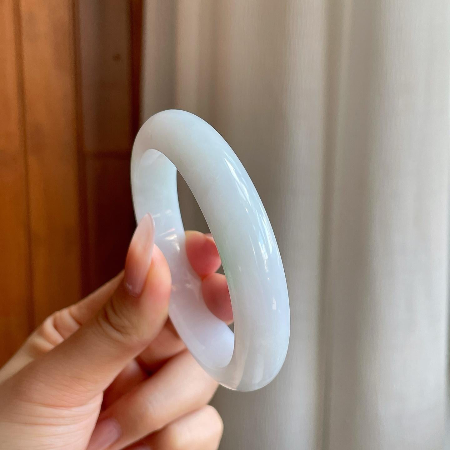细糯冰飘一抹翠翡翠平安镯（56.5mm）（yc278066）
