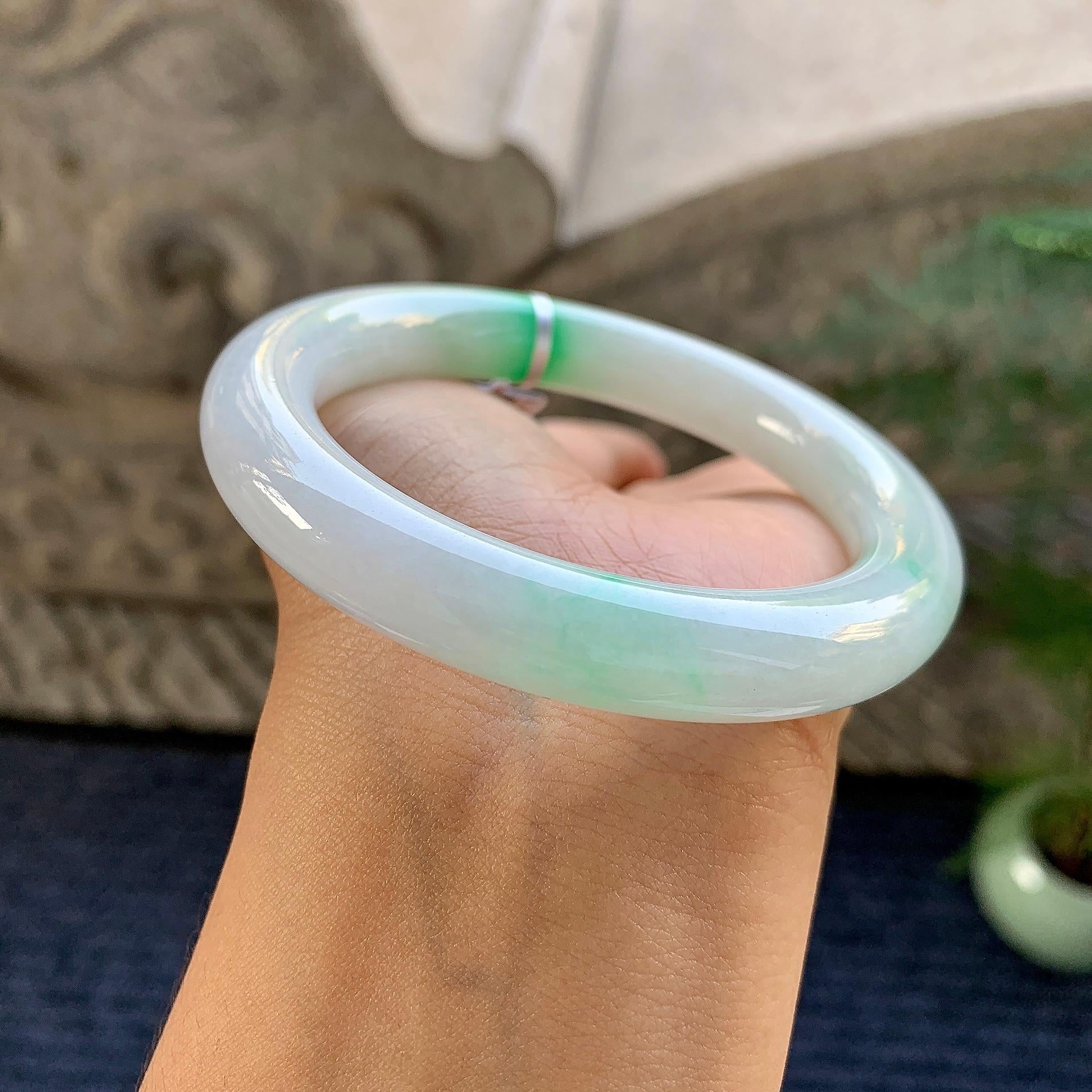 细糯种飘绿圆条手镯（56.6mm）（yc248100）