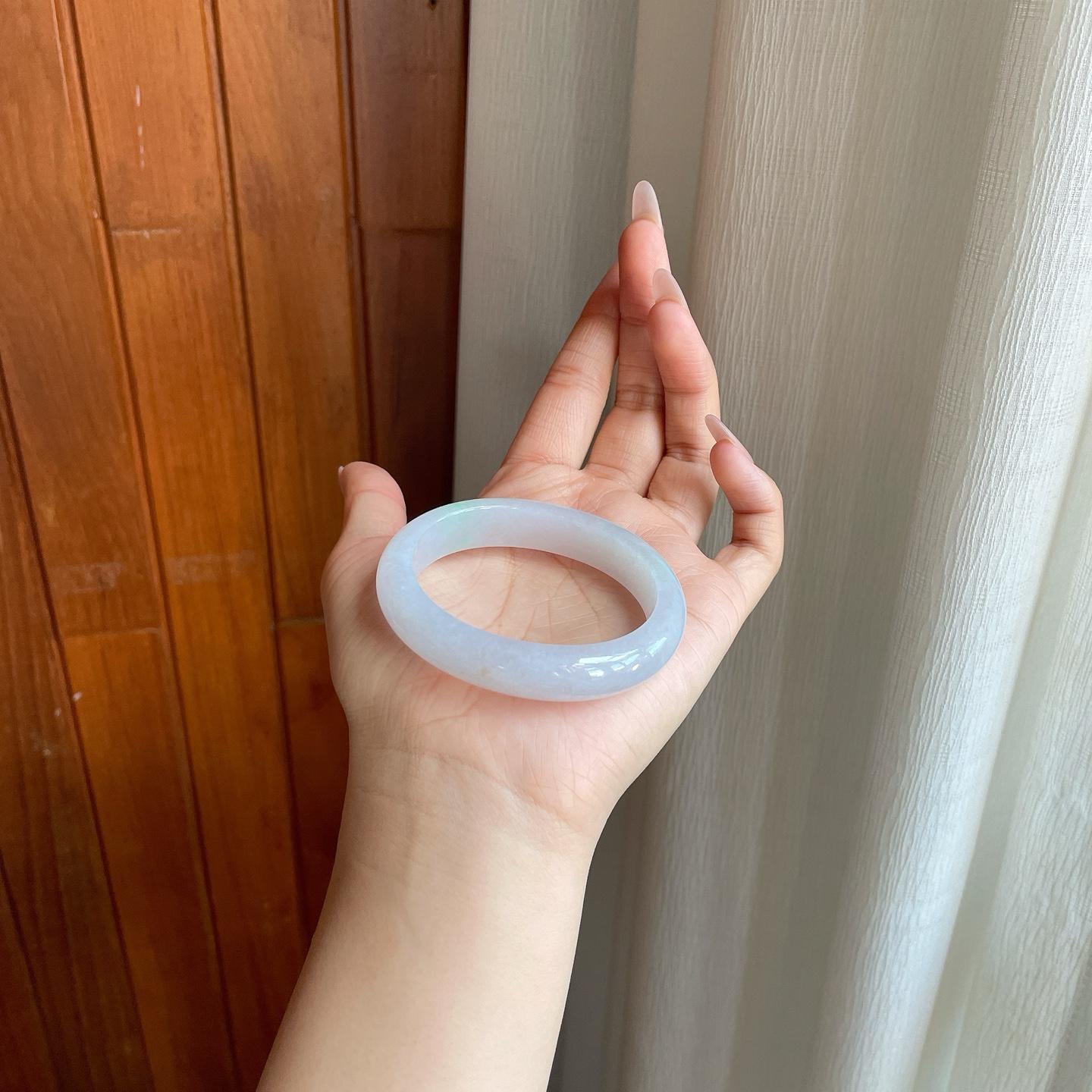 糯冰白底青翡翠贵妃镯（53mm）（yc277418）