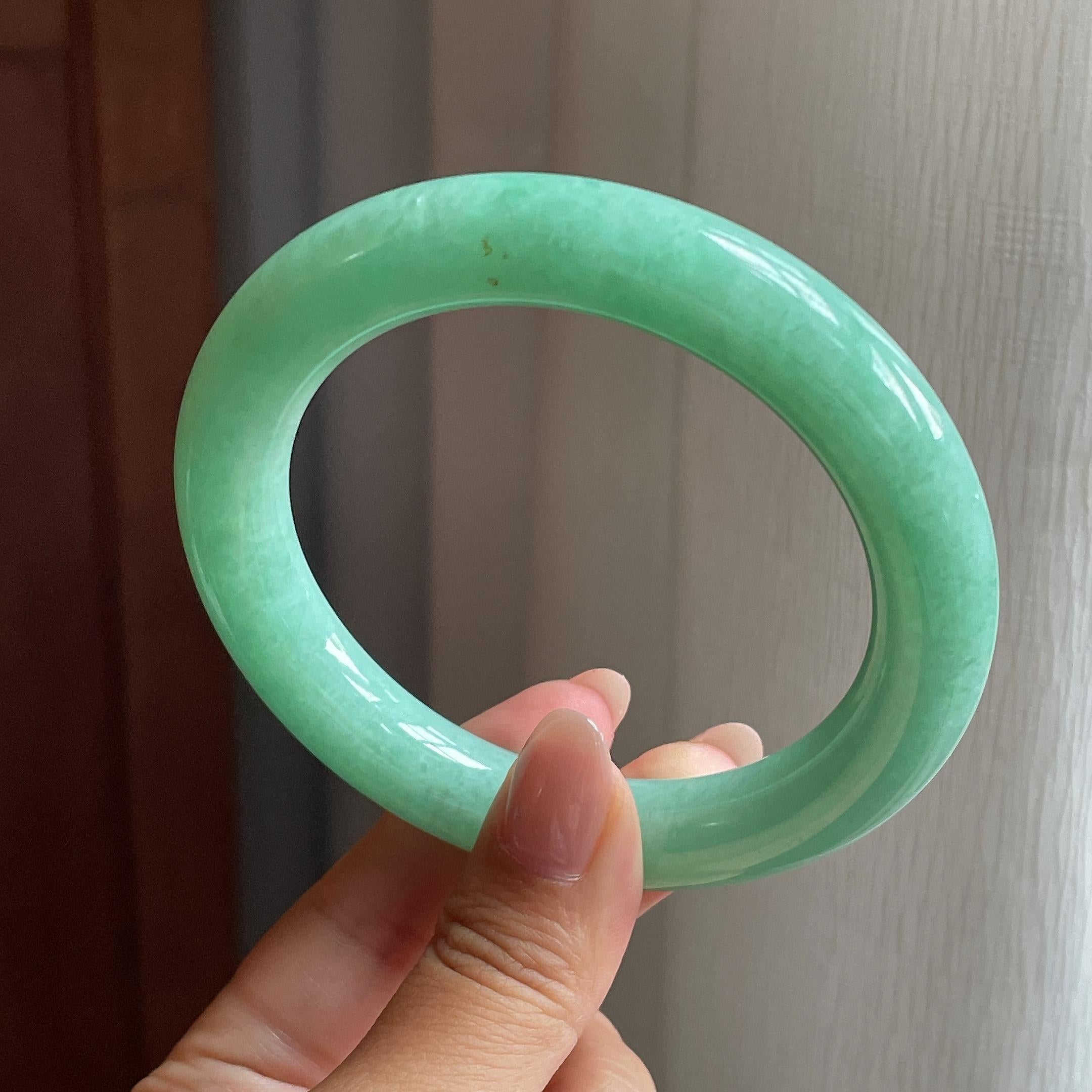 细糯果绿圆条手镯 57圈 天然缅甸Ａ货翡翠（yc498958）