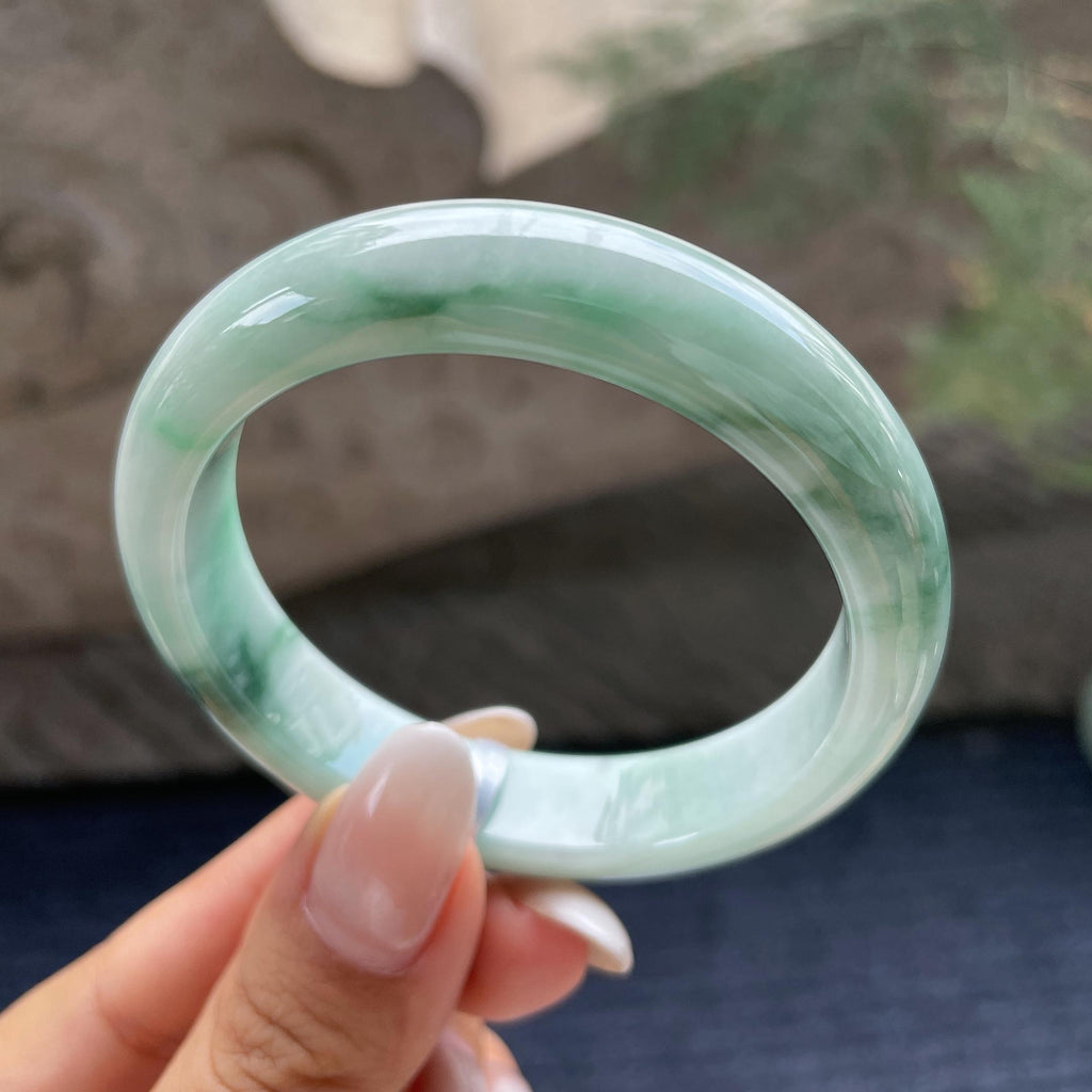 小圈口     细糯种晴底飘绿正圈平安镯52.5圈     天然缅甸A货翡翠（yc421240）