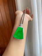 18k金镶糯冰种满绿翡翠无事牌（yc258420）