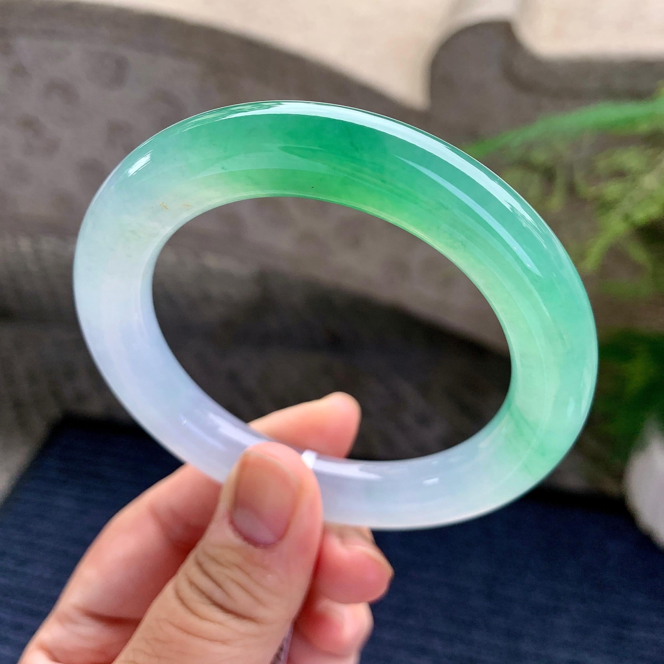 糯冰种翠绿圆条手镯（55.8mm）（yc228500）